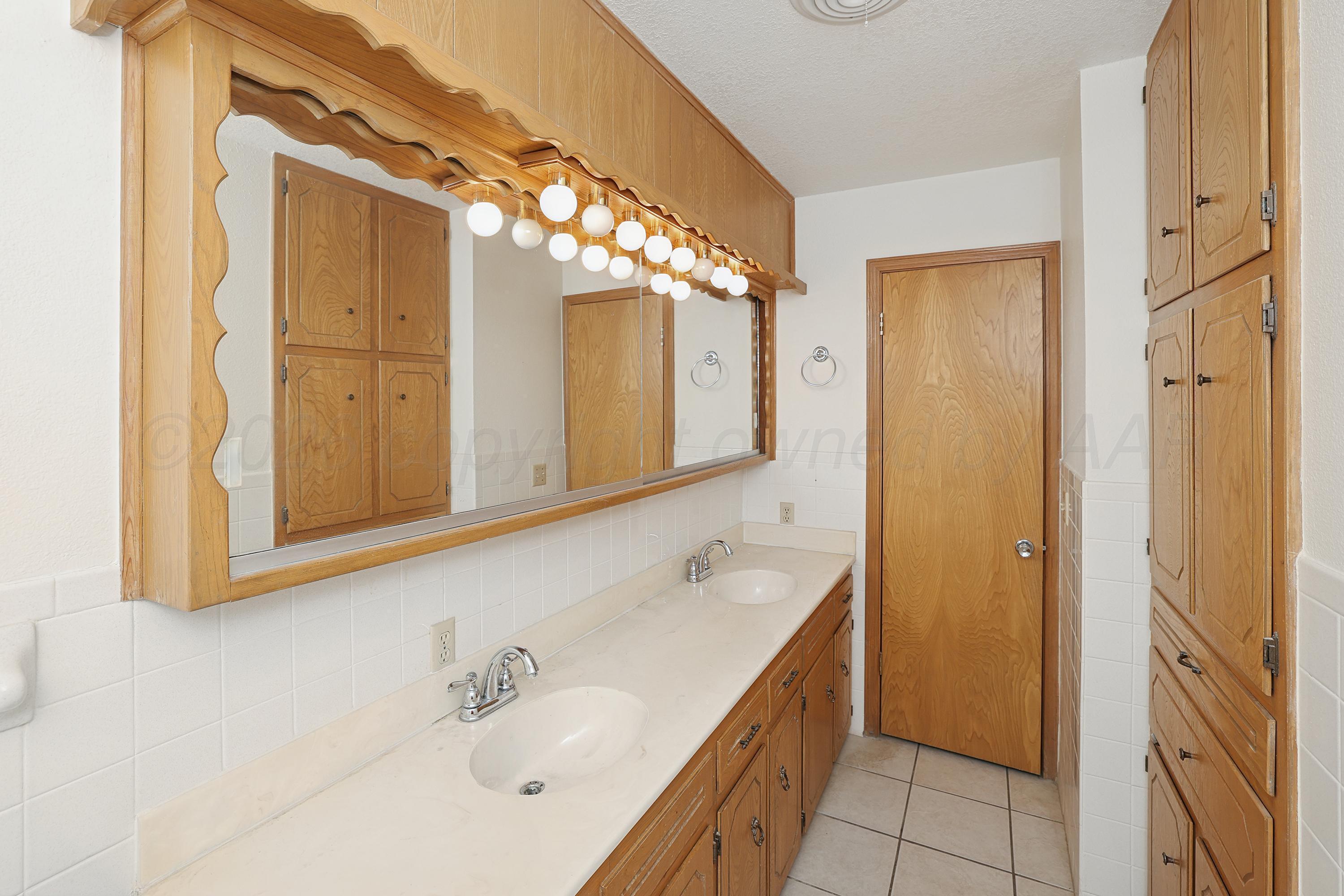 704 Phillips Drive Property Photo 29