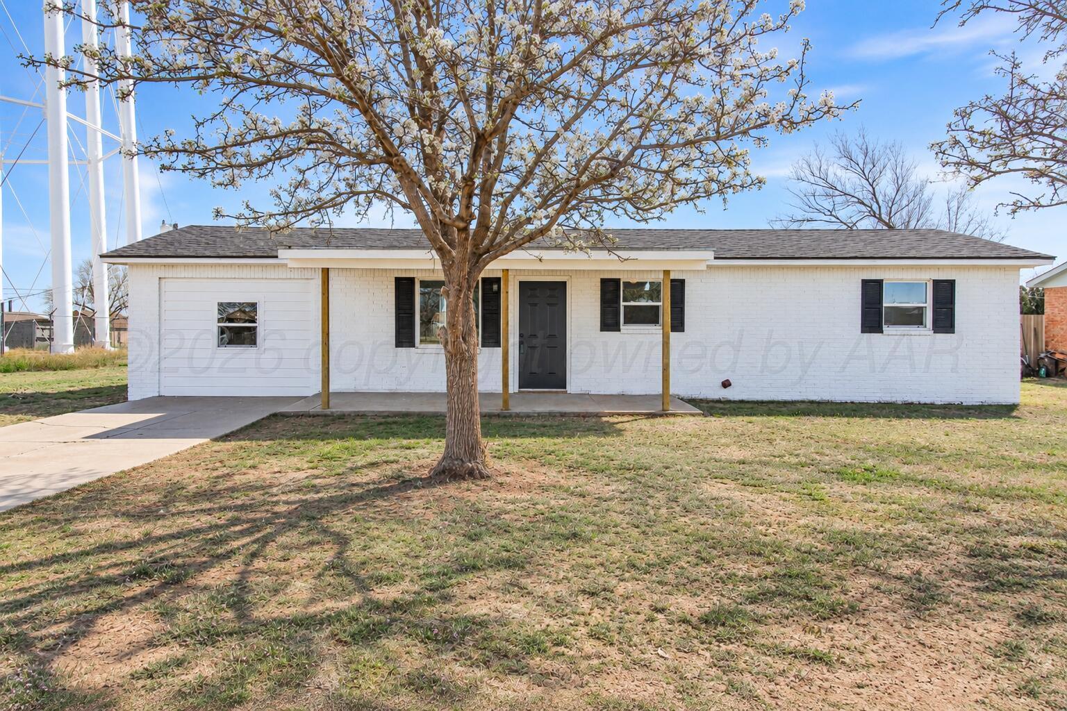 524 N Bowie Avenue Property Photo 1
