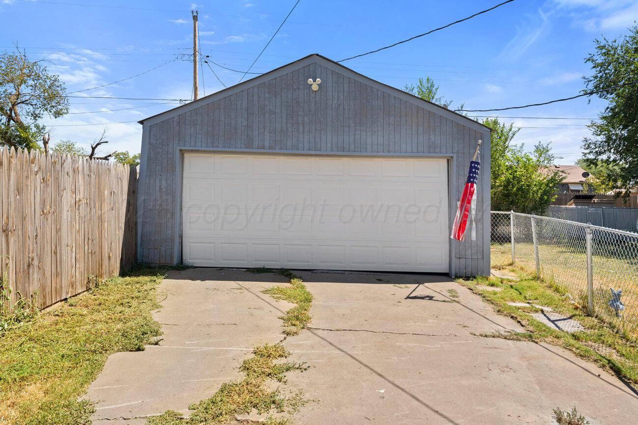 4605 Preston Street Property Photo 4