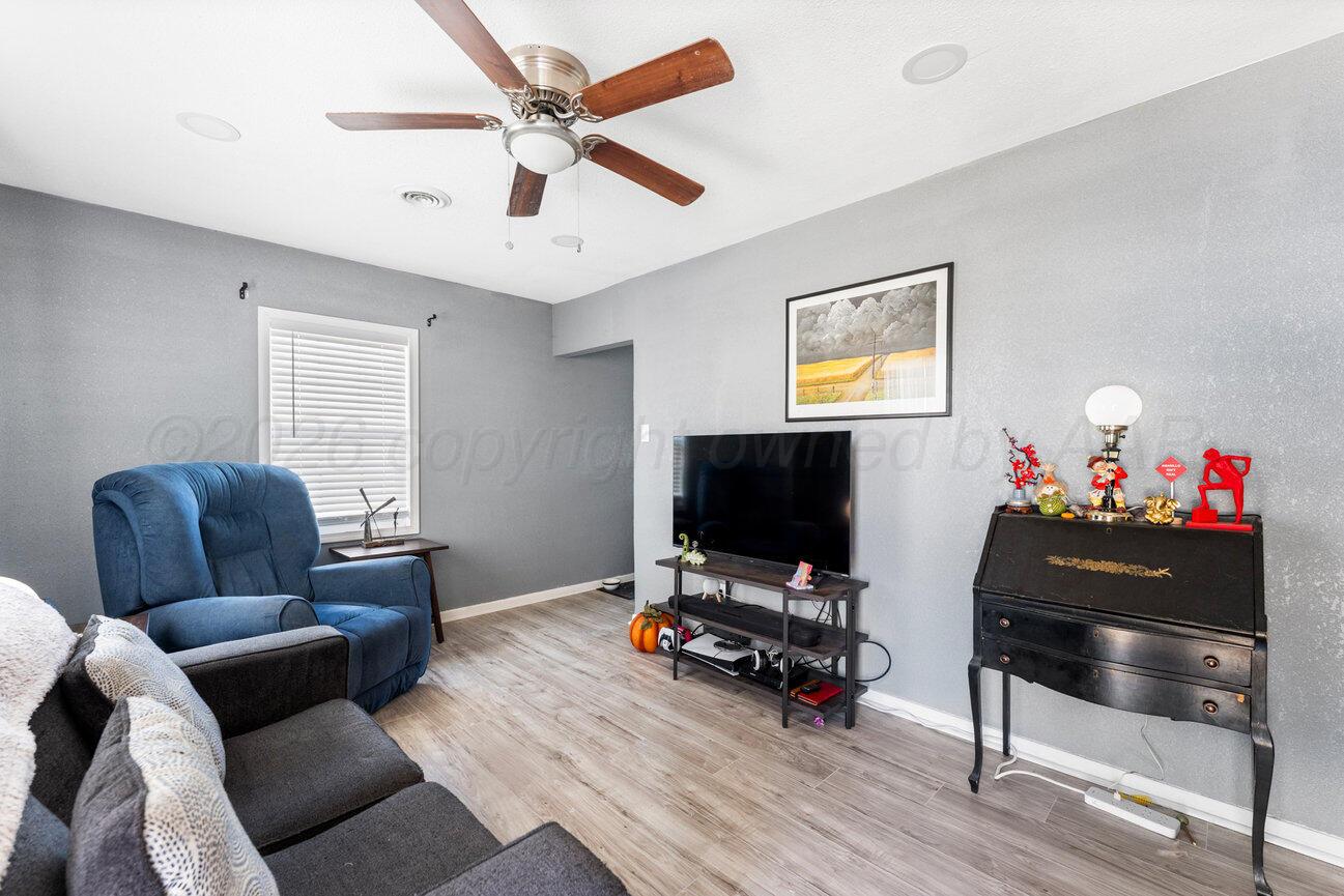 4605 Preston Street Property Photo 5