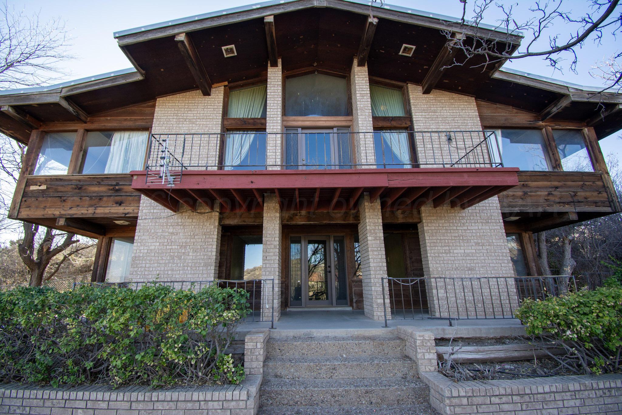 4 WINDSOR Road Property Photo 1