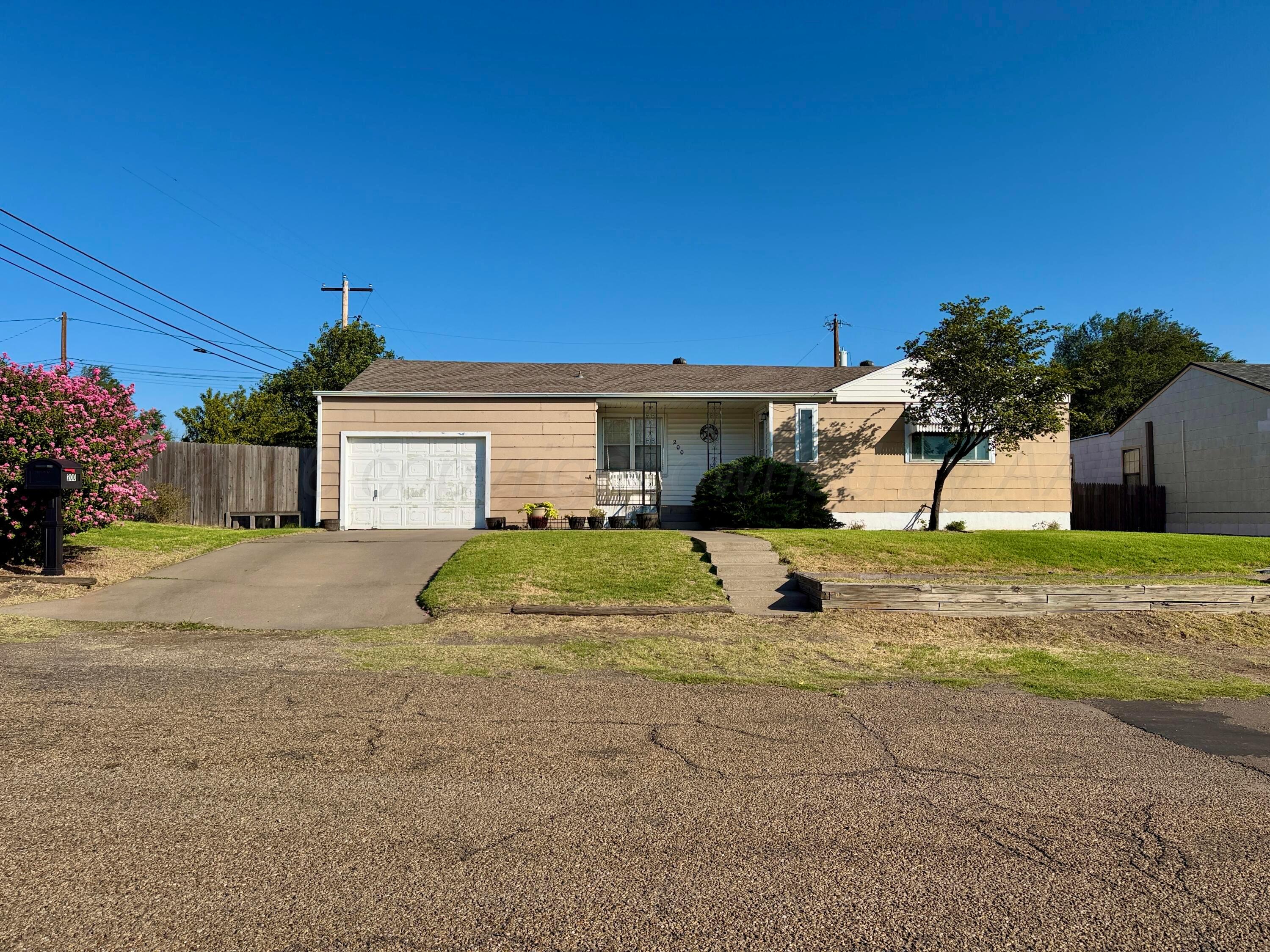 200 Cottonwood Street Property Photo 2