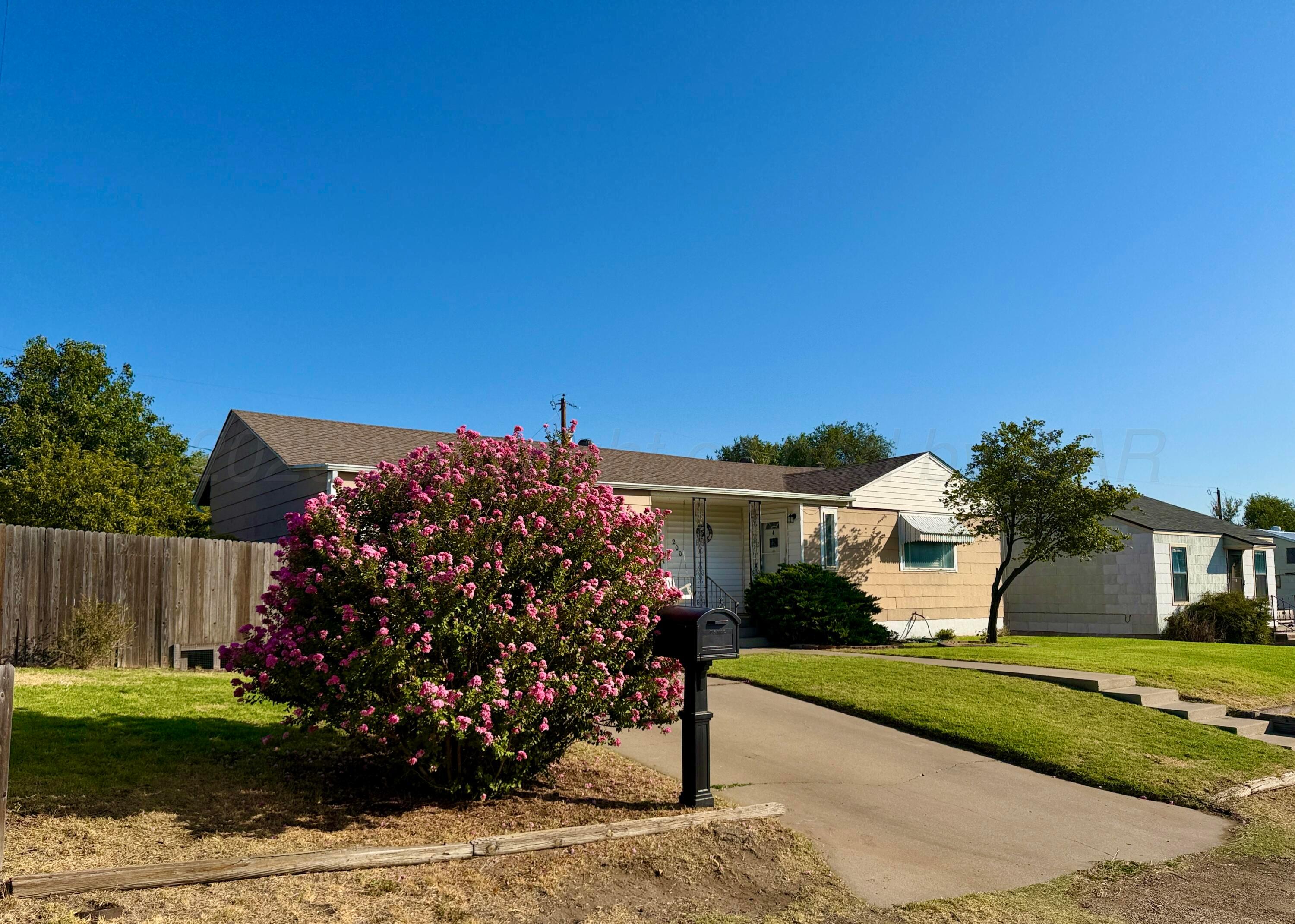 200 Cottonwood Street Property Photo 3