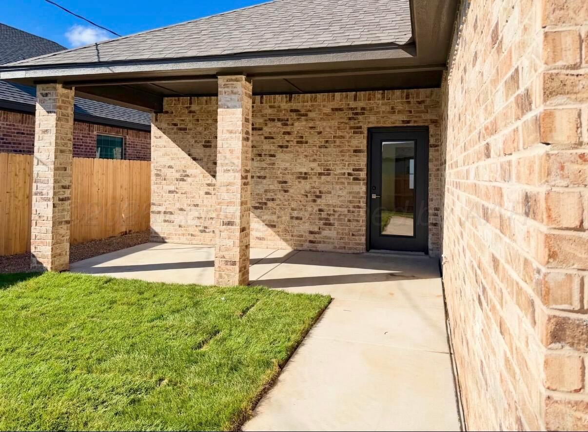 1502 Fox Hollow Avenue Property Photo 2