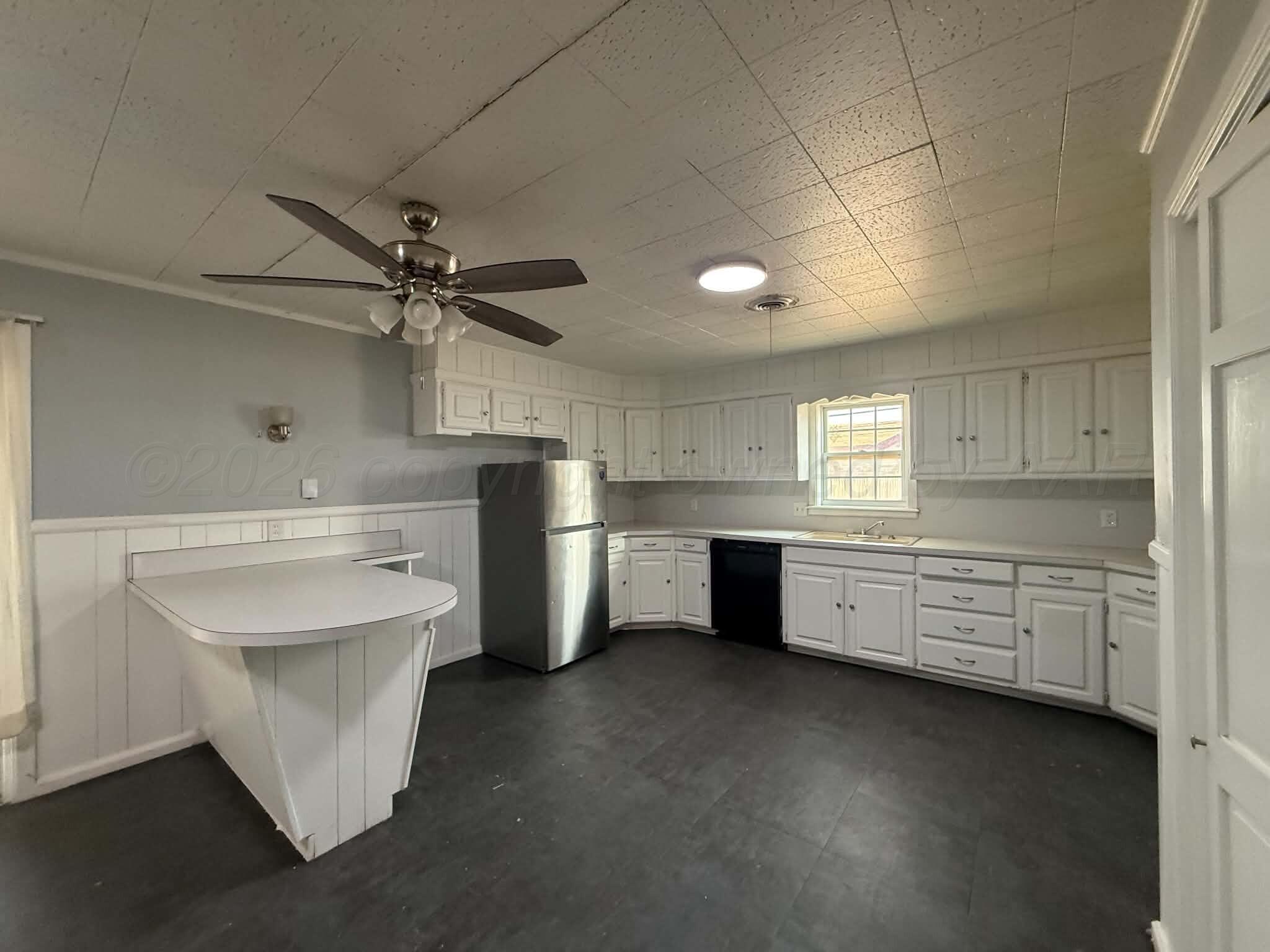 2002 N Mirror Street Property Photo 5