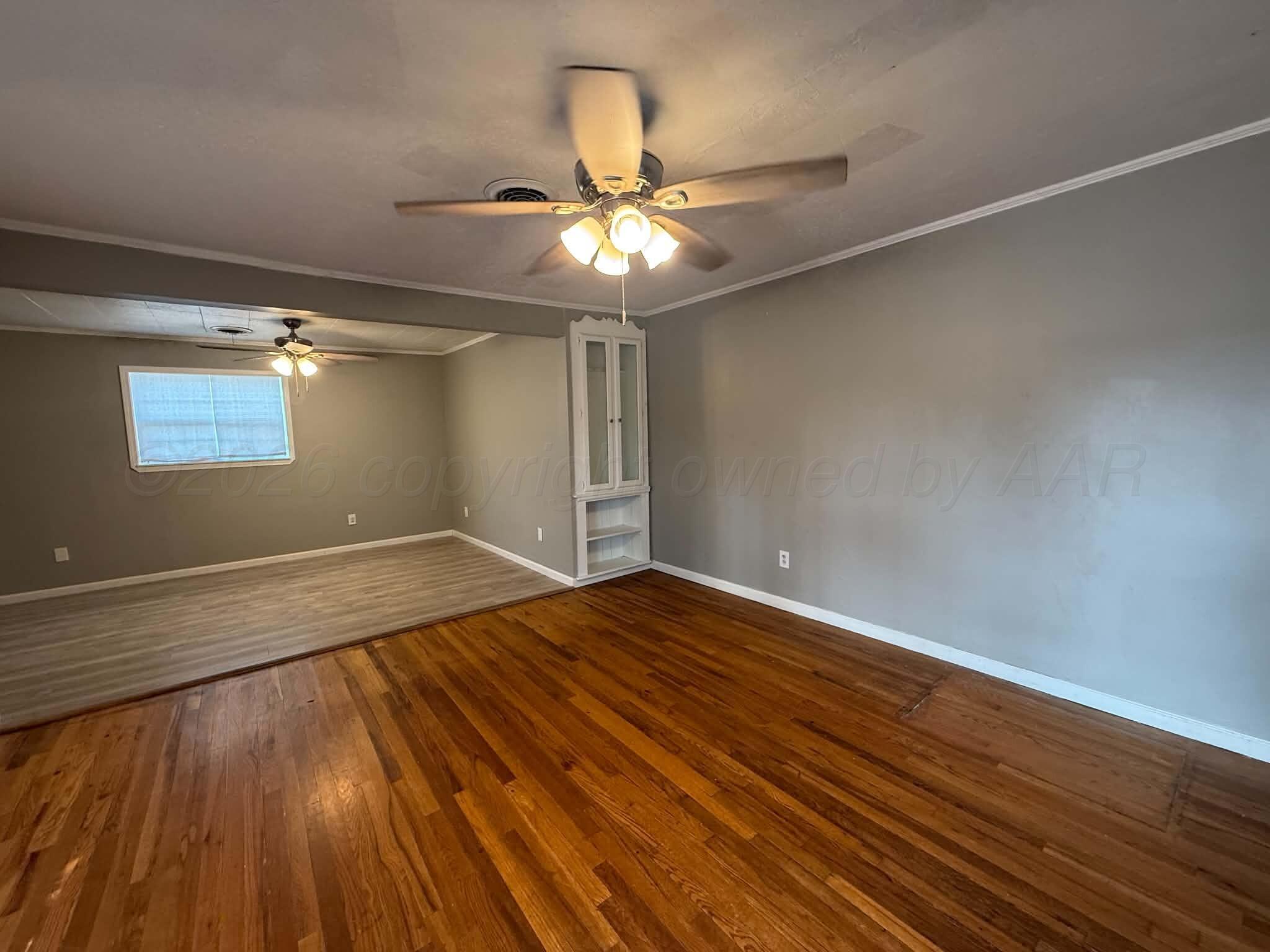 2002 N Mirror Street Property Photo 6