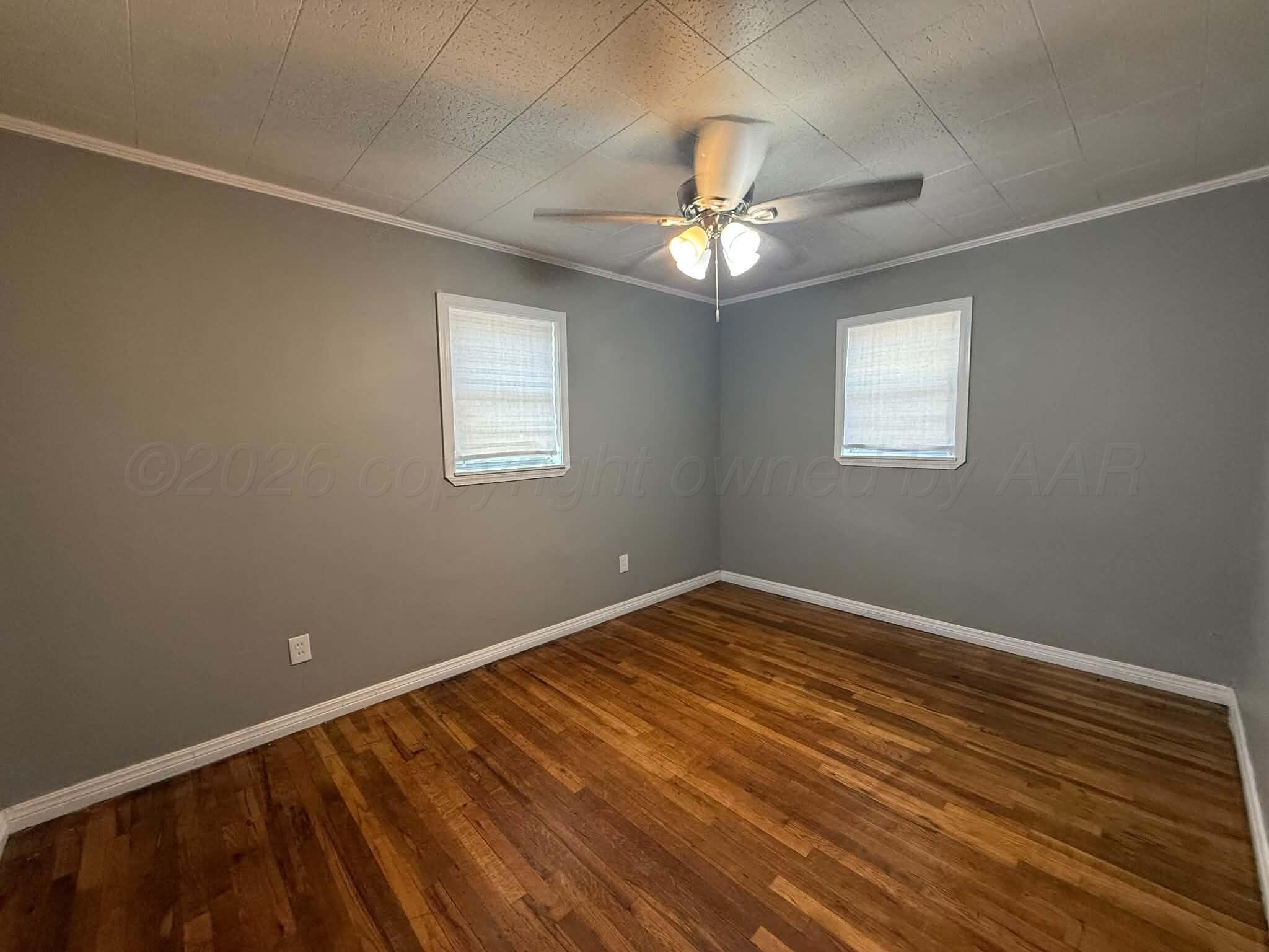 2002 N Mirror Street Property Photo 7