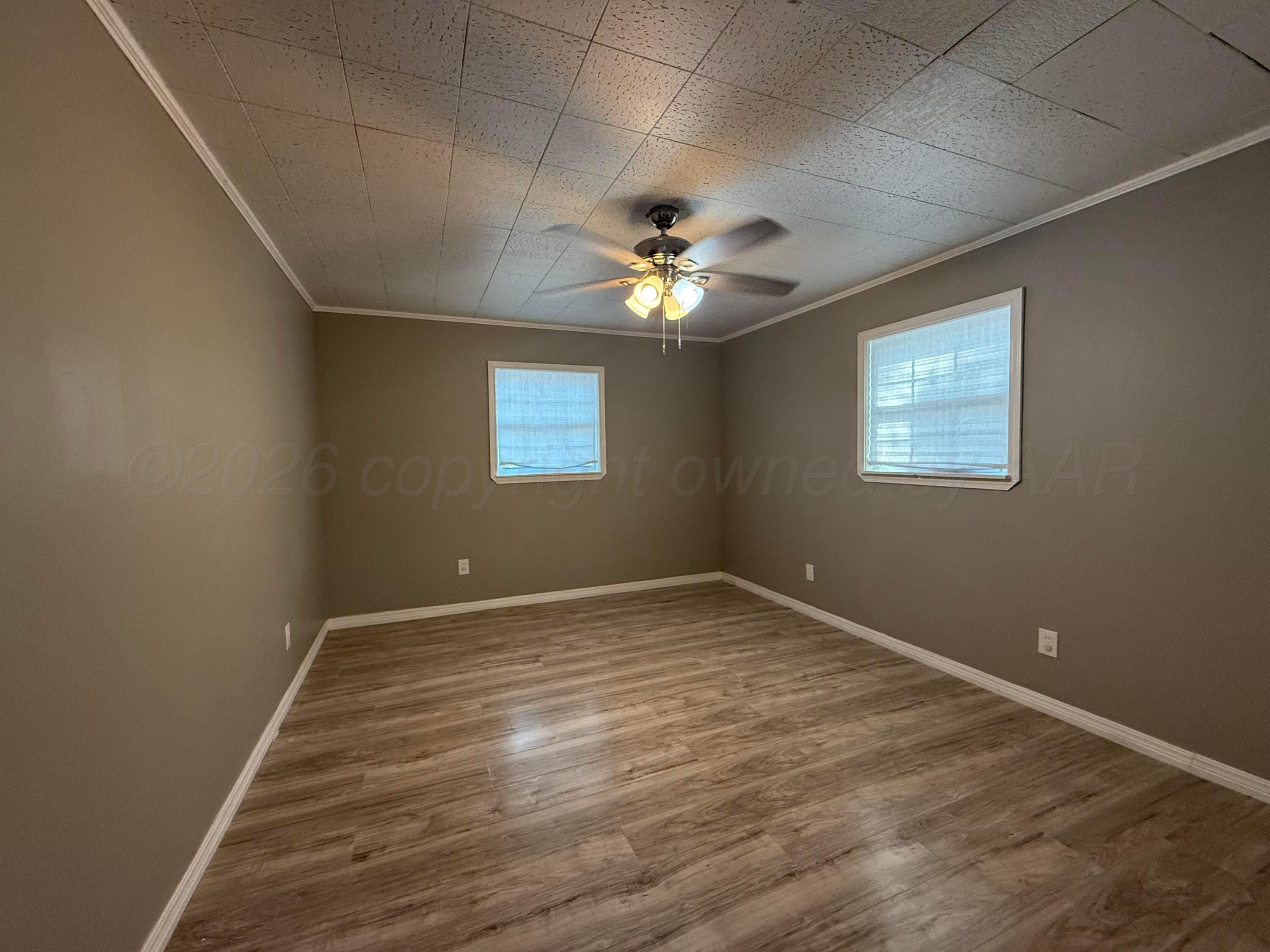 2002 N Mirror Street Property Photo 8