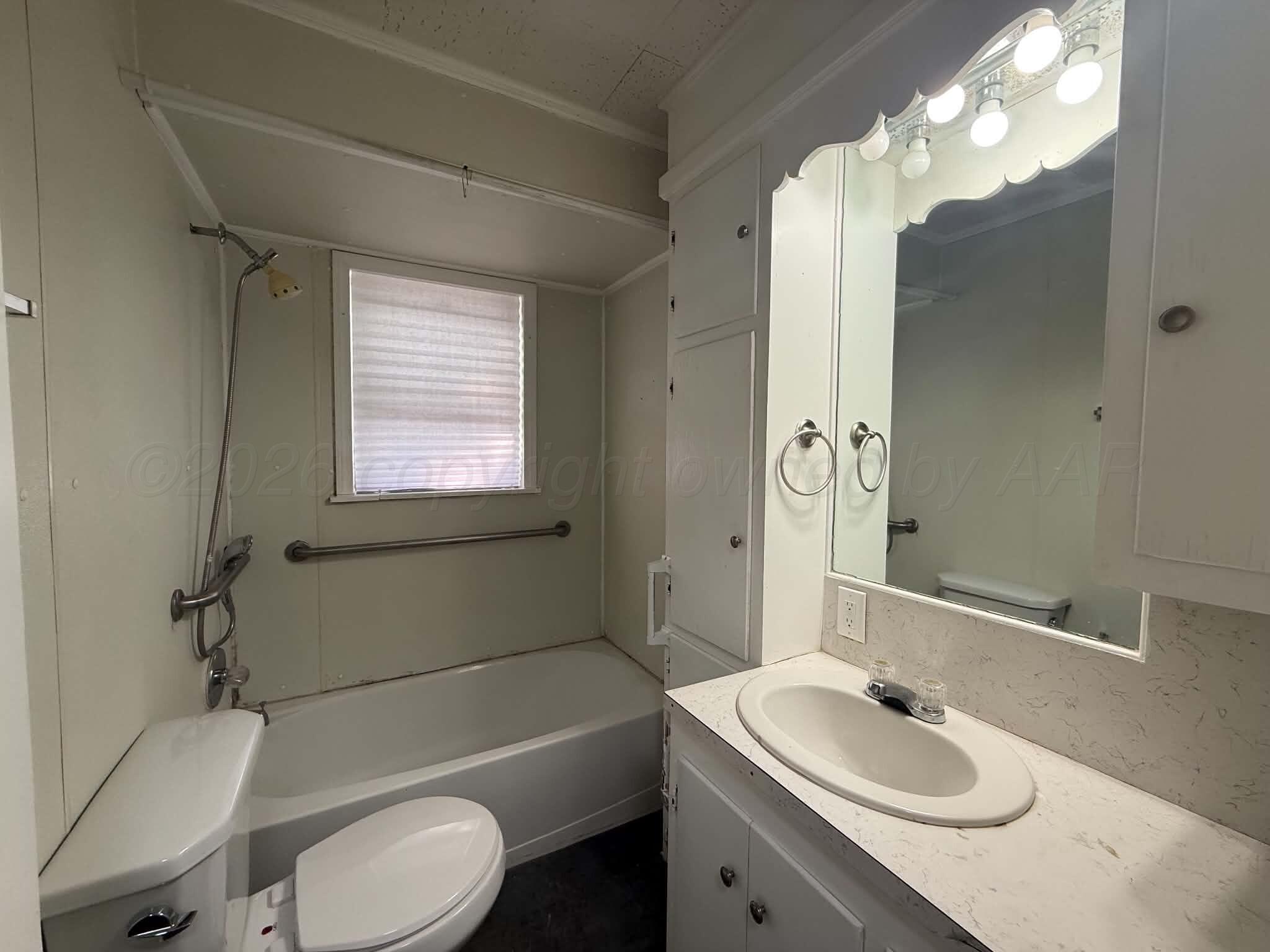 2002 N Mirror Street Property Photo 10