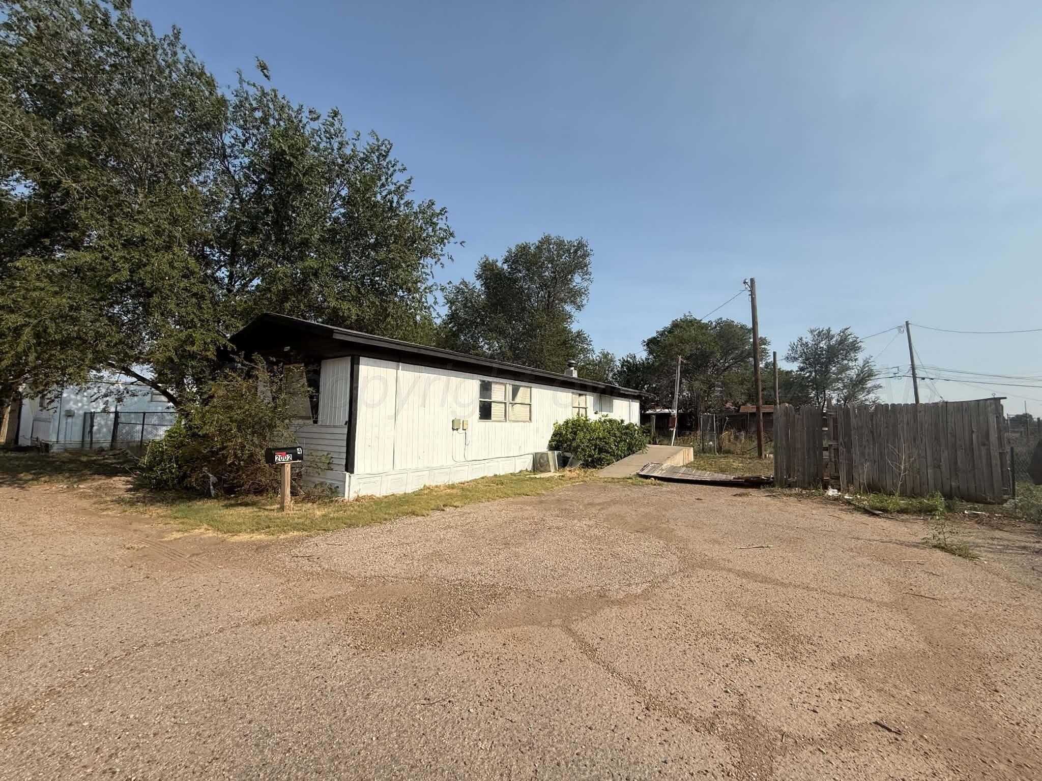 2002 N Mirror Street Property Photo 11