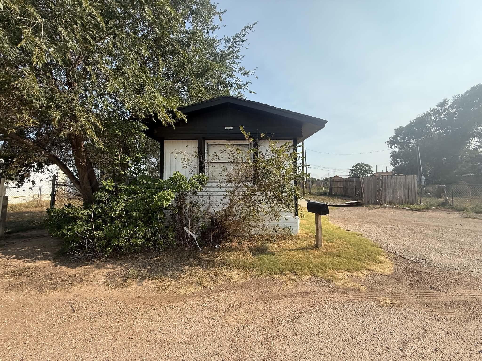 2002 N Mirror Street Property Photo 12