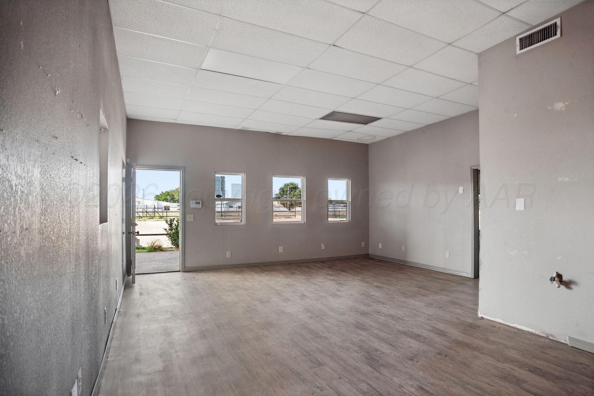 525 E Broadway Street Property Photo 2