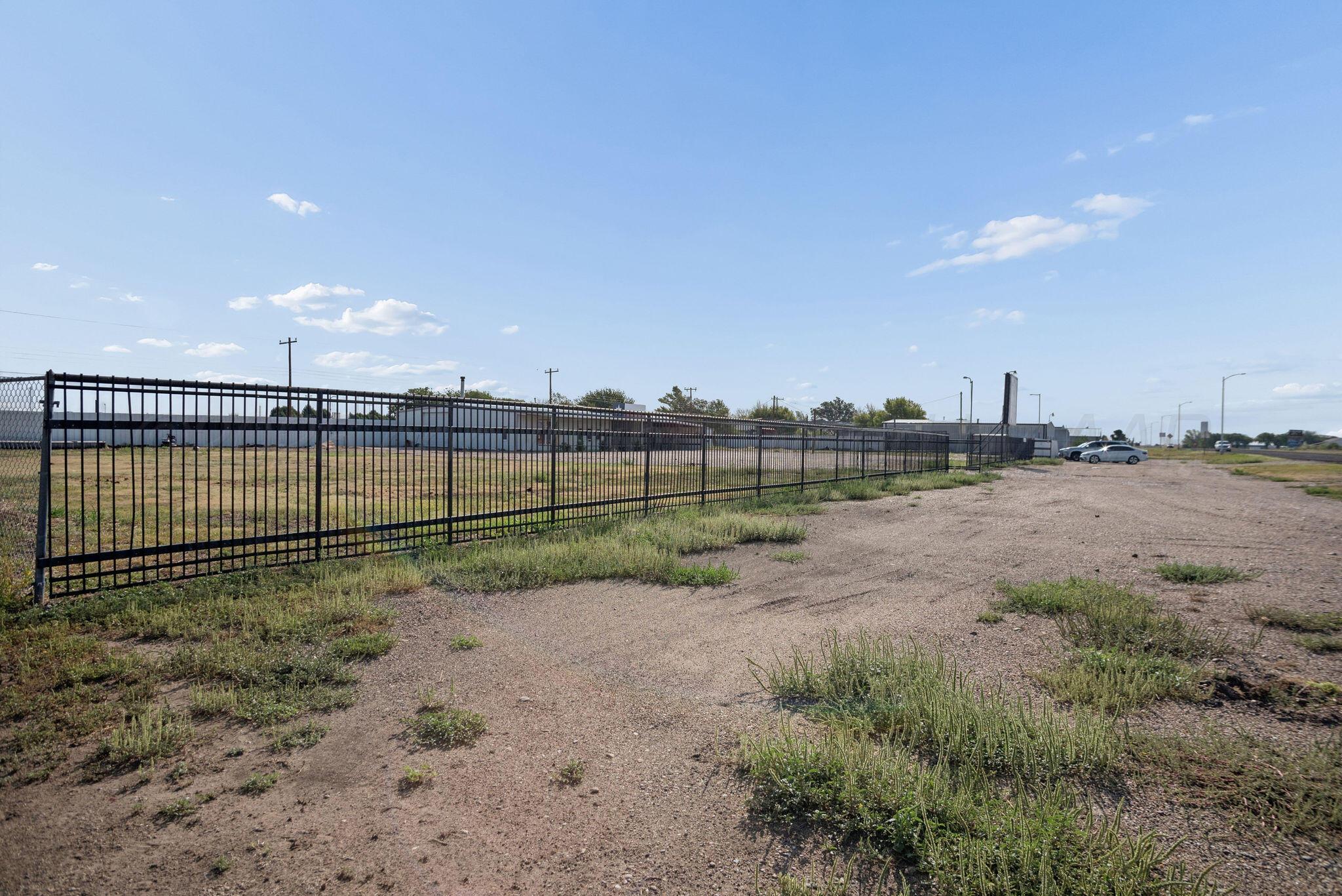 525 E Broadway Street Property Photo 15