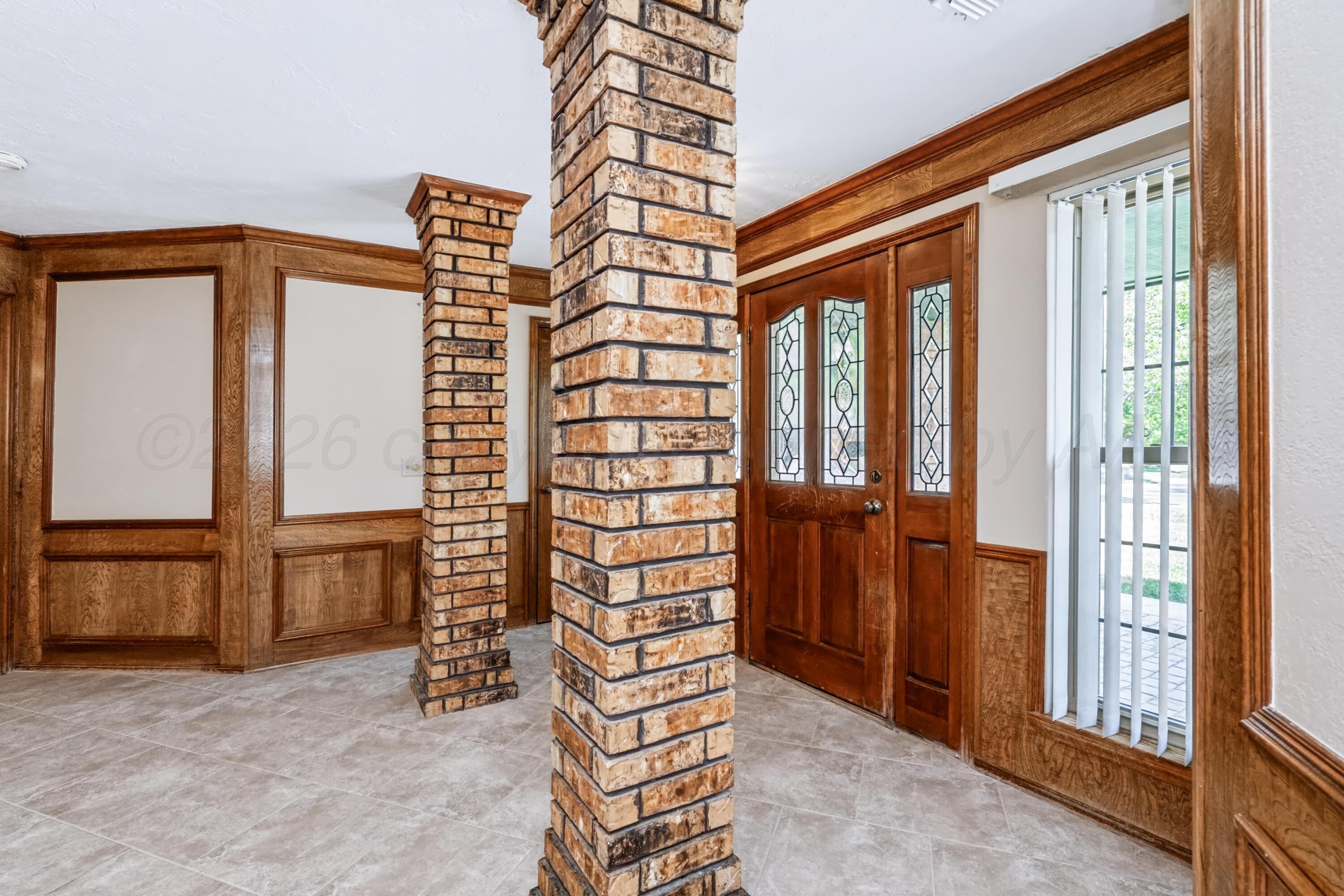 6101 Ridgewood Drive Property Photo 3