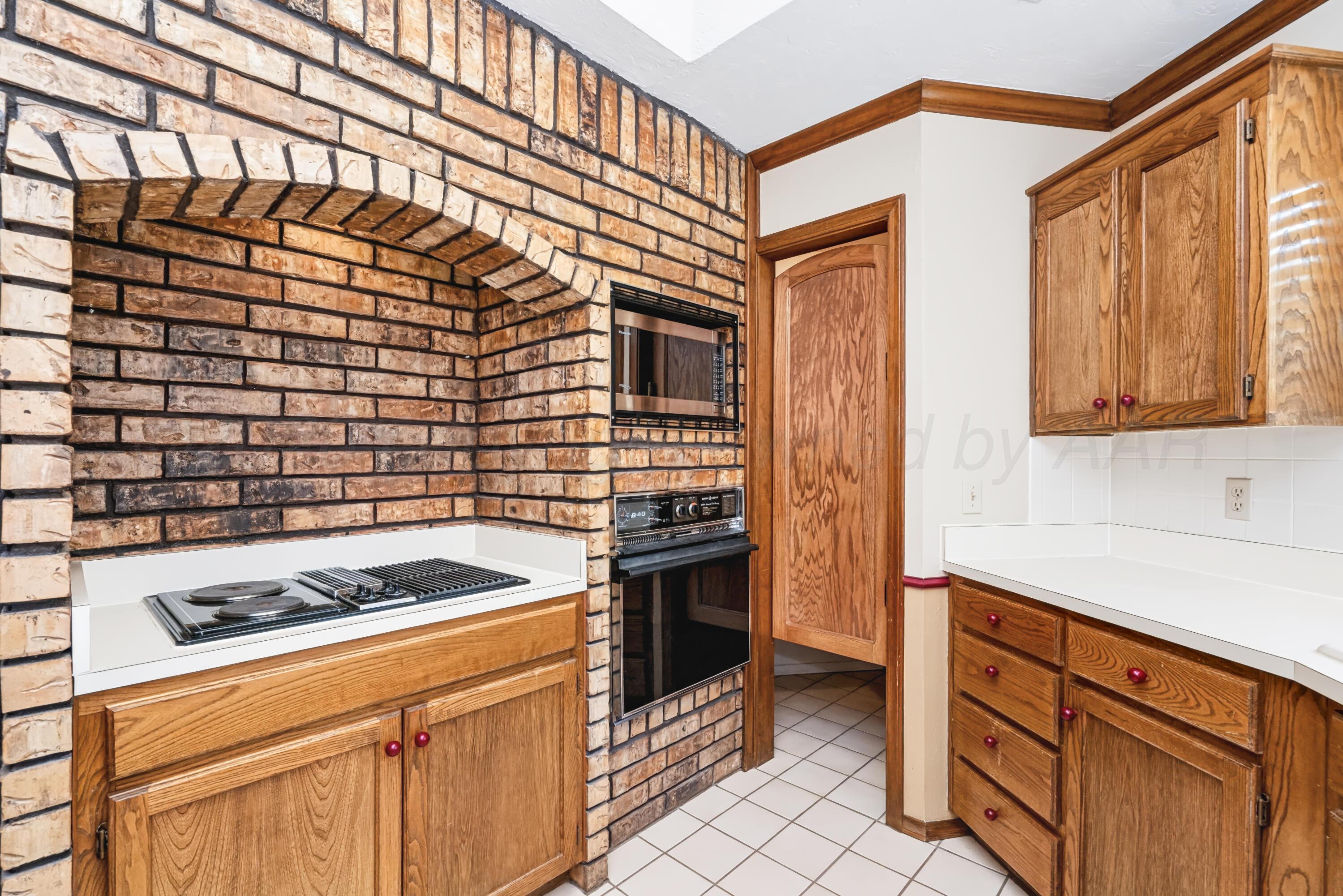 6101 Ridgewood Drive Property Photo 10