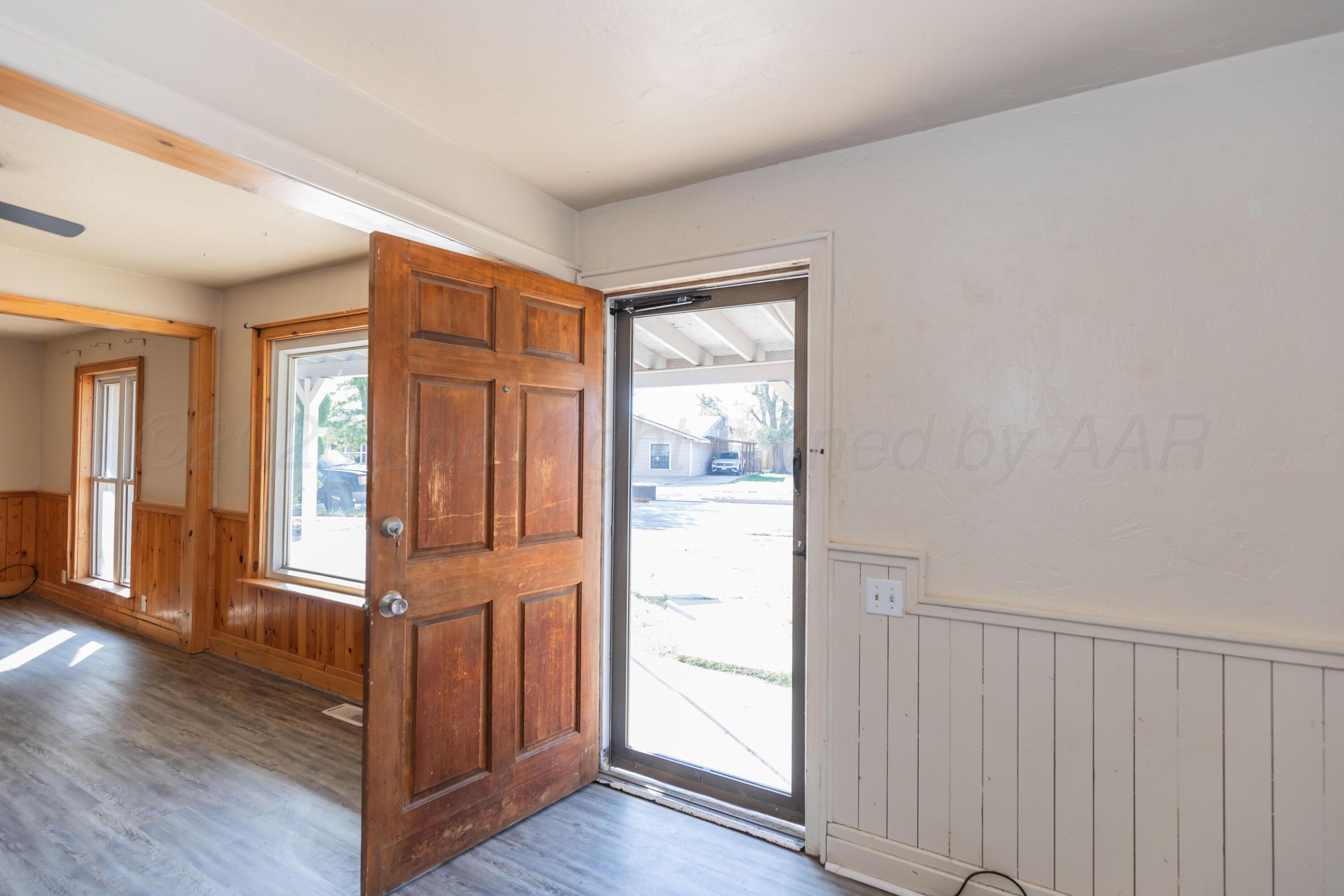 1044 W Cinderella Drive Property Photo 3