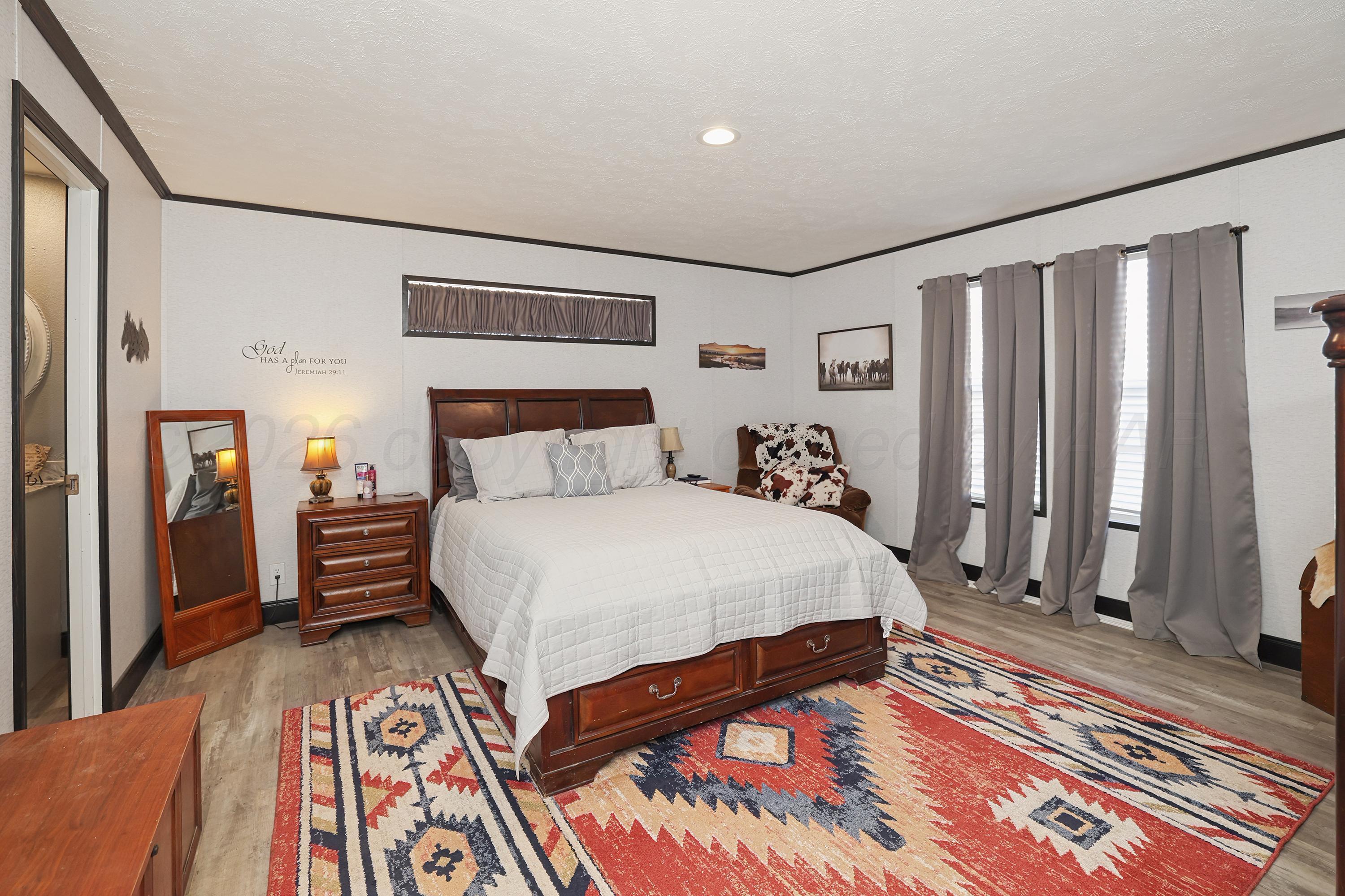 10501 Riker Lane Property Photo 15