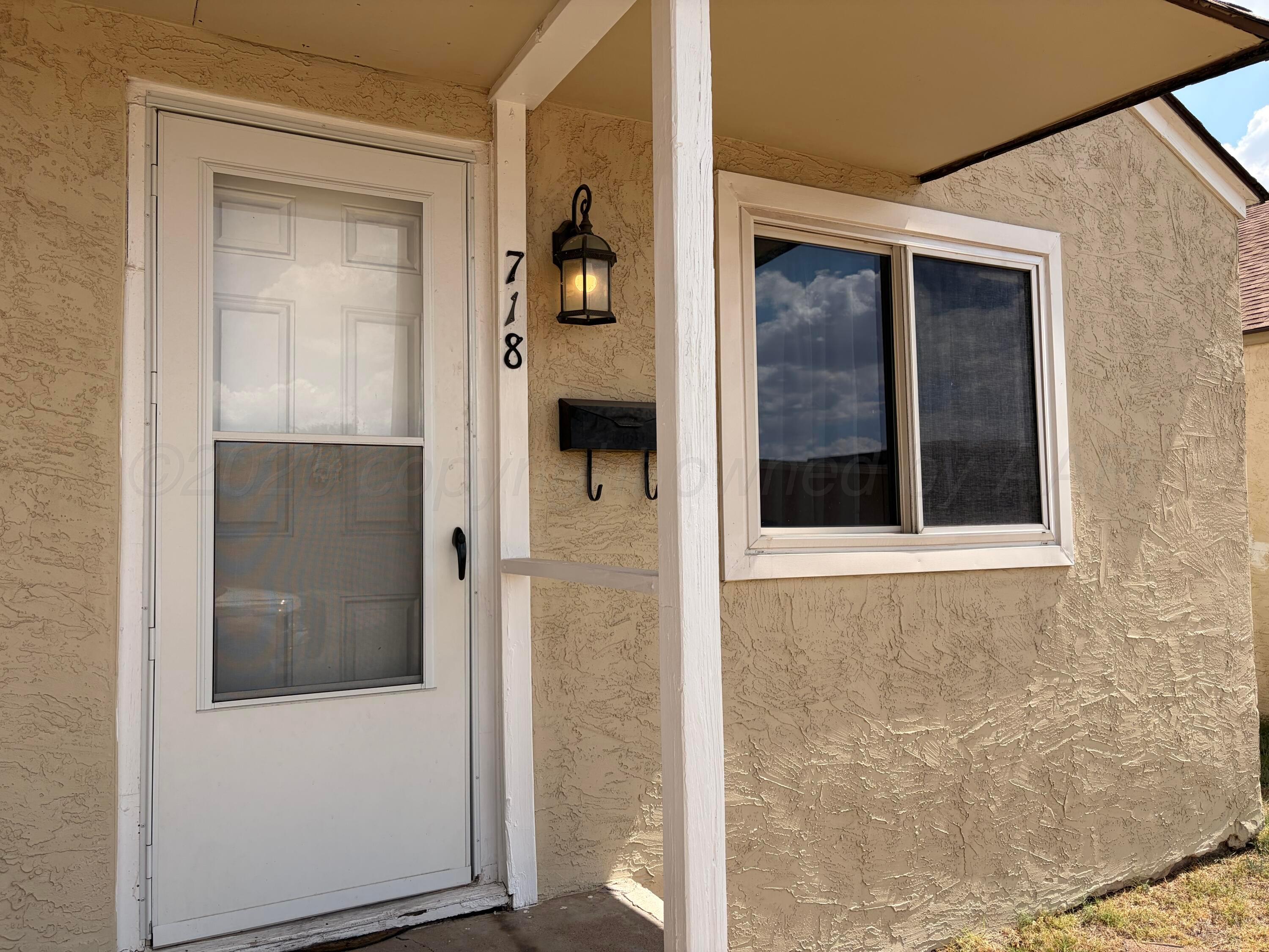 718 Deahl Street Property Photo 1
