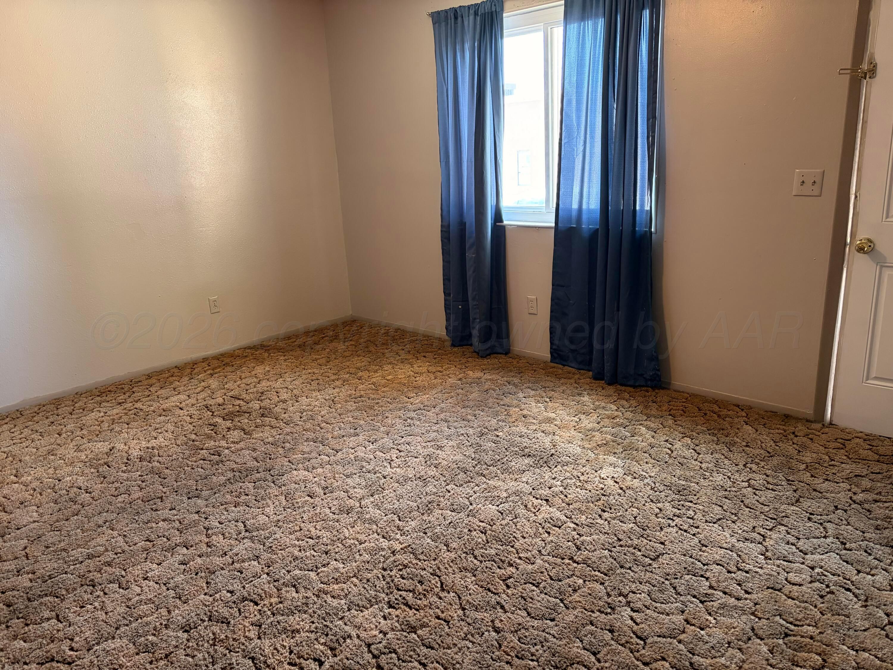 718 Deahl Street Property Photo 2