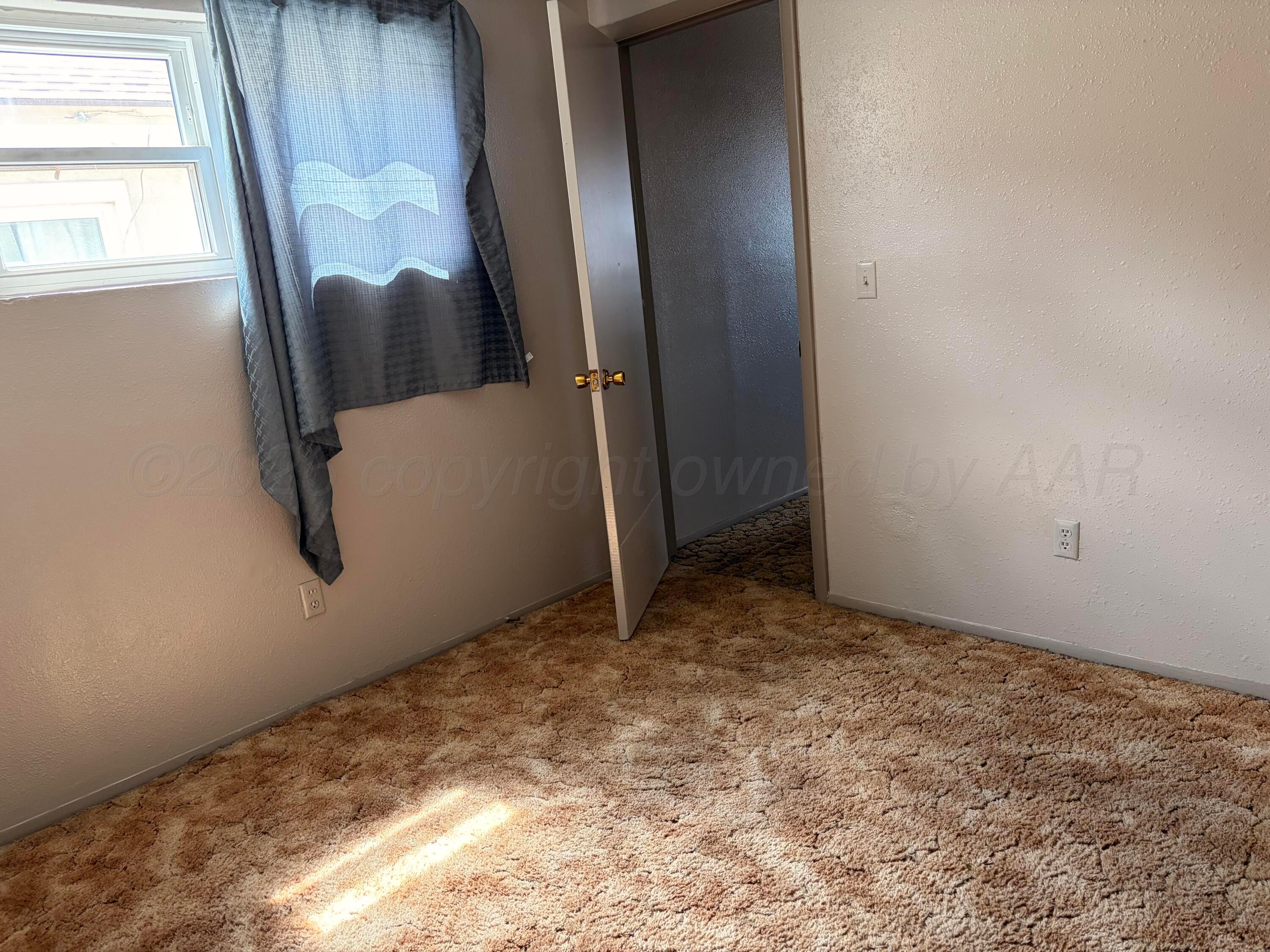 718 Deahl Street Property Photo 4