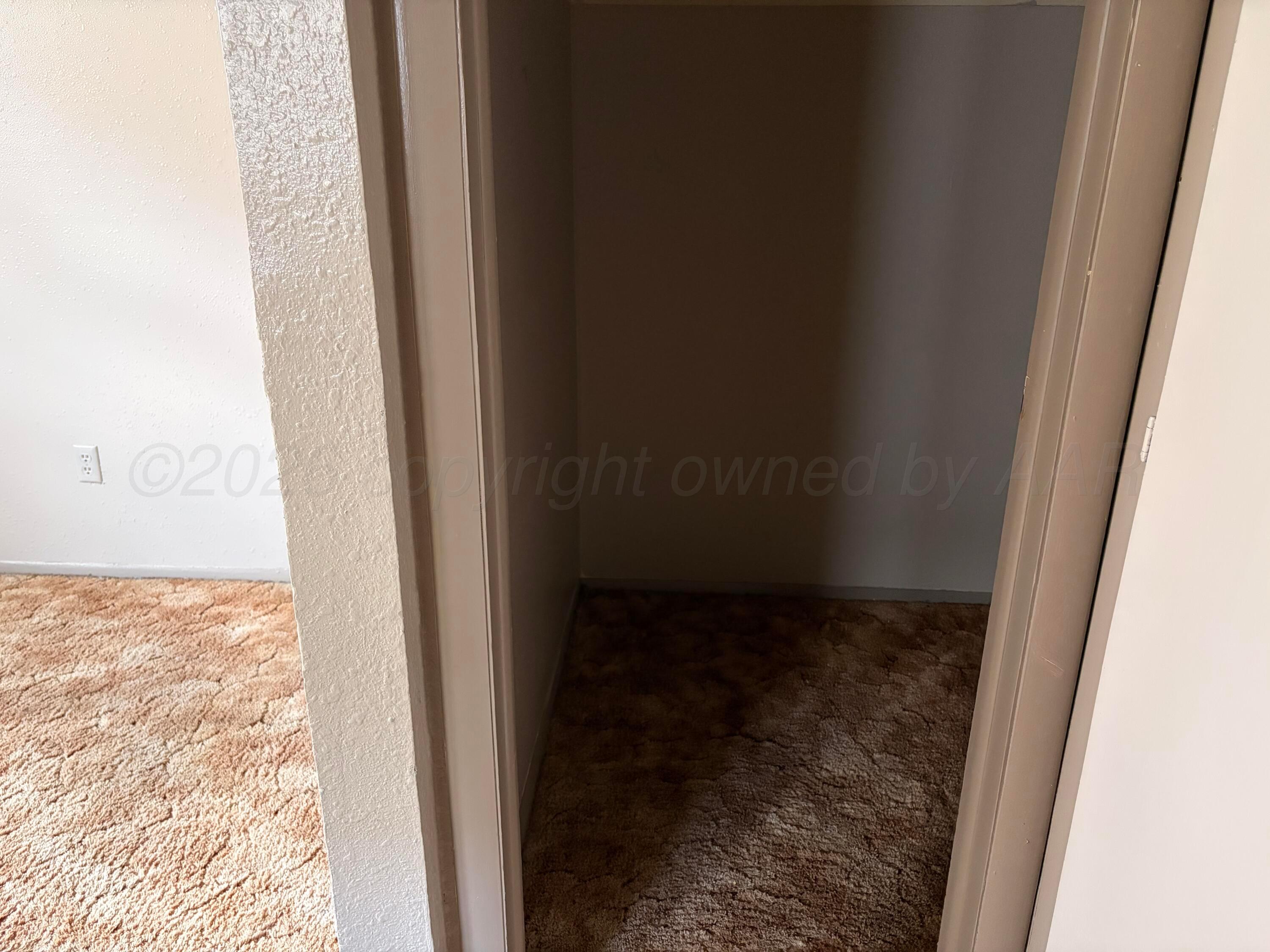 718 Deahl Street Property Photo 5