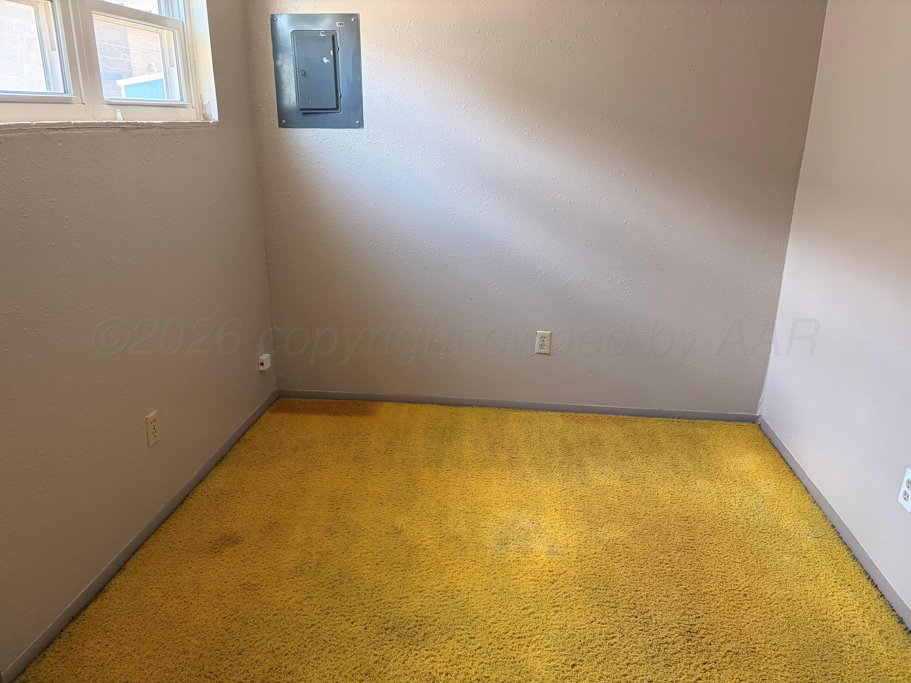 718 Deahl Street Property Photo 6