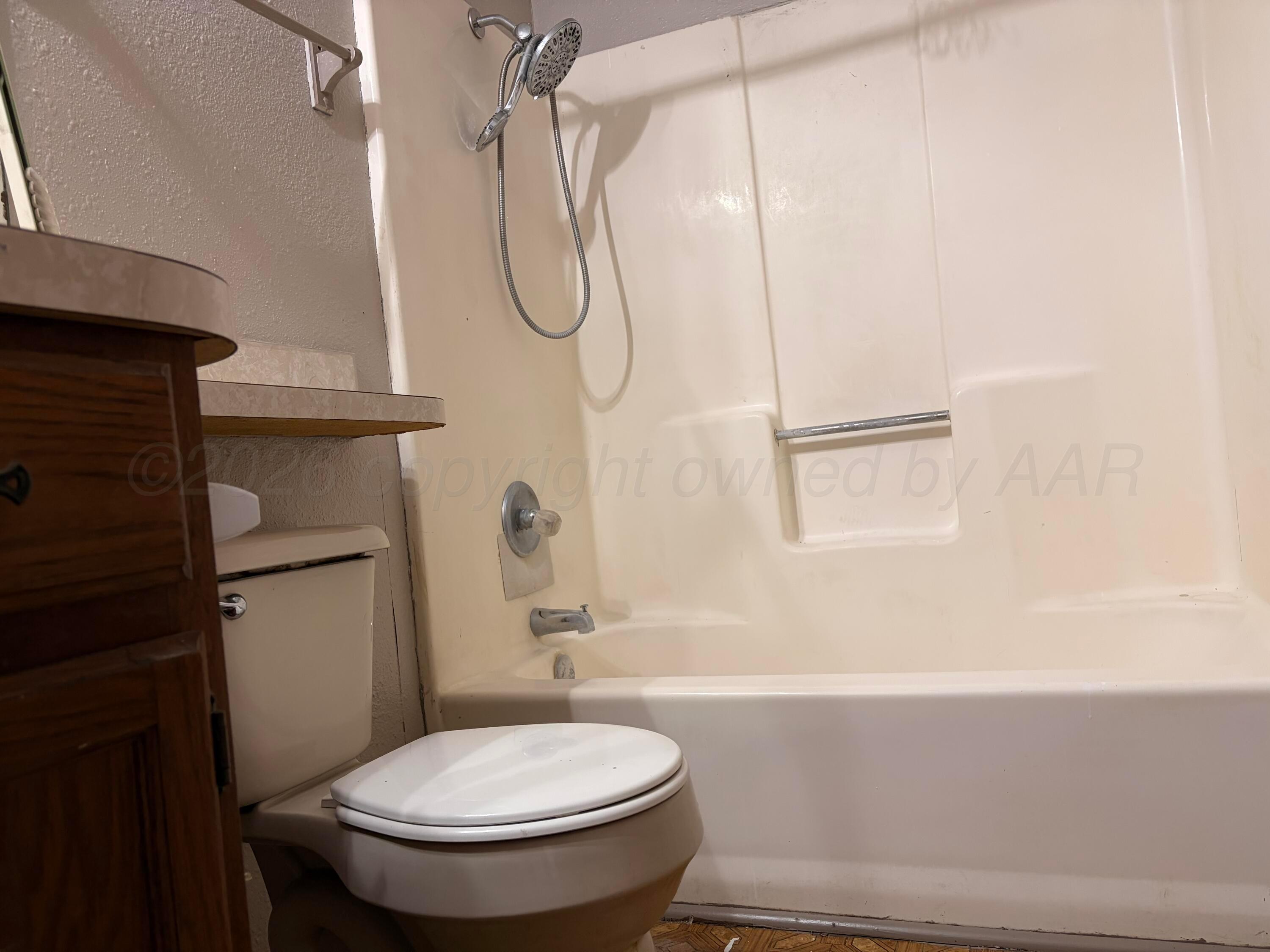 718 Deahl Street Property Photo 8