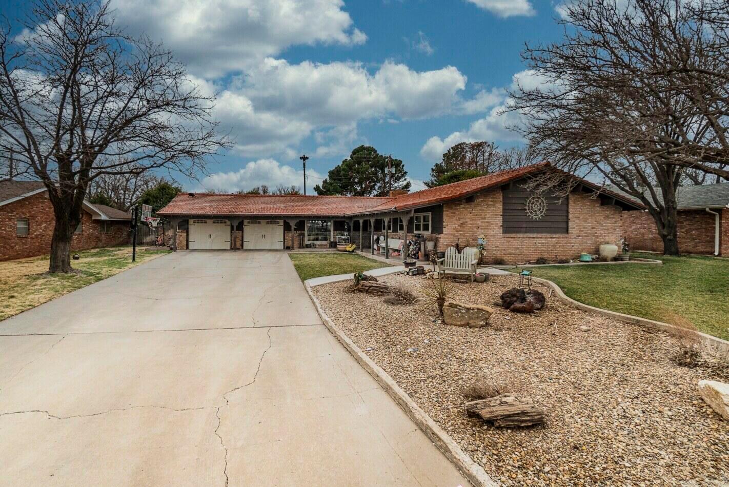 210 Comanche Trail Property Photo 1