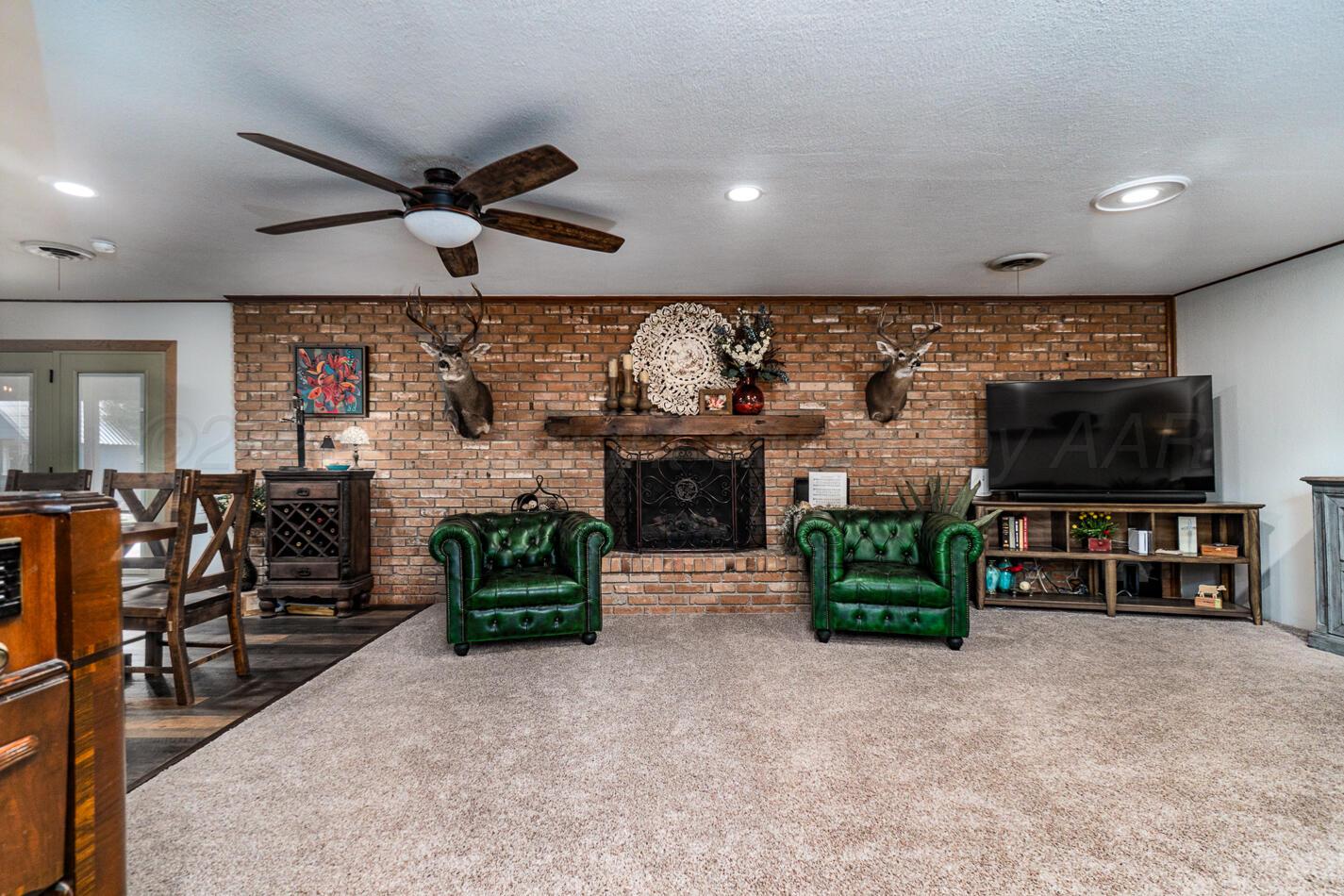 210 Comanche Trail Property Photo 3