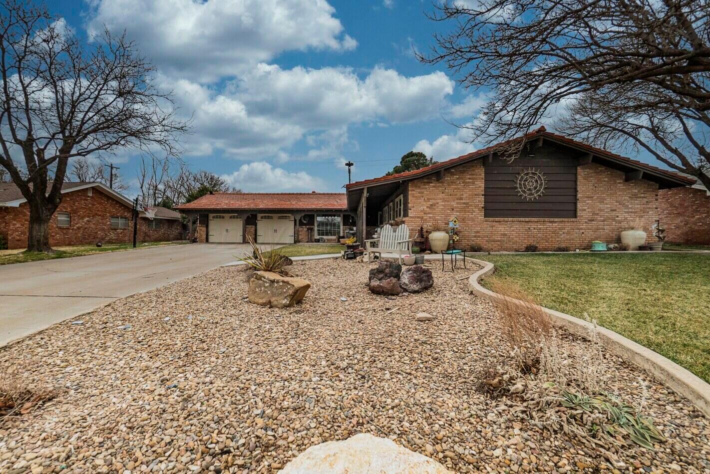 210 Comanche Trail Property Photo 4