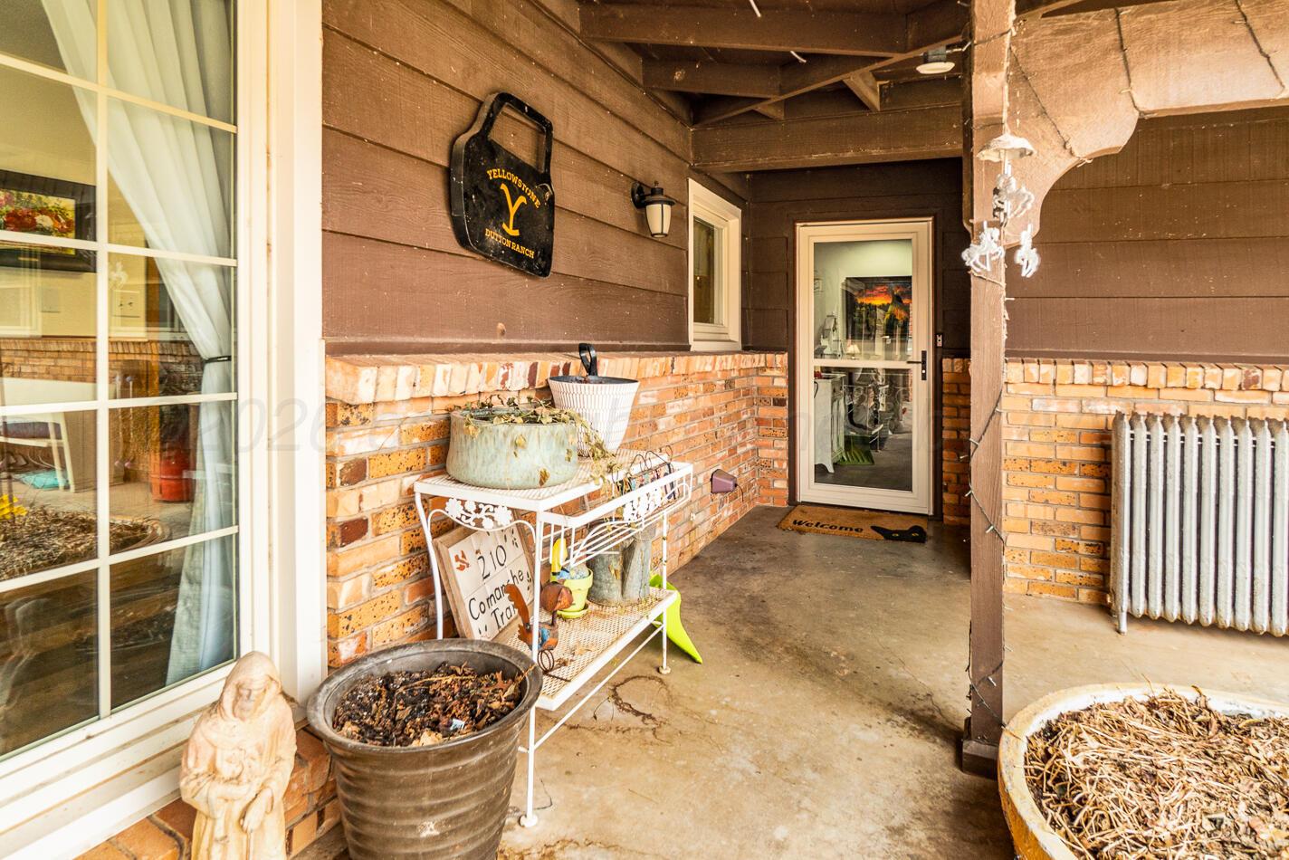 210 Comanche Trail Property Photo 5