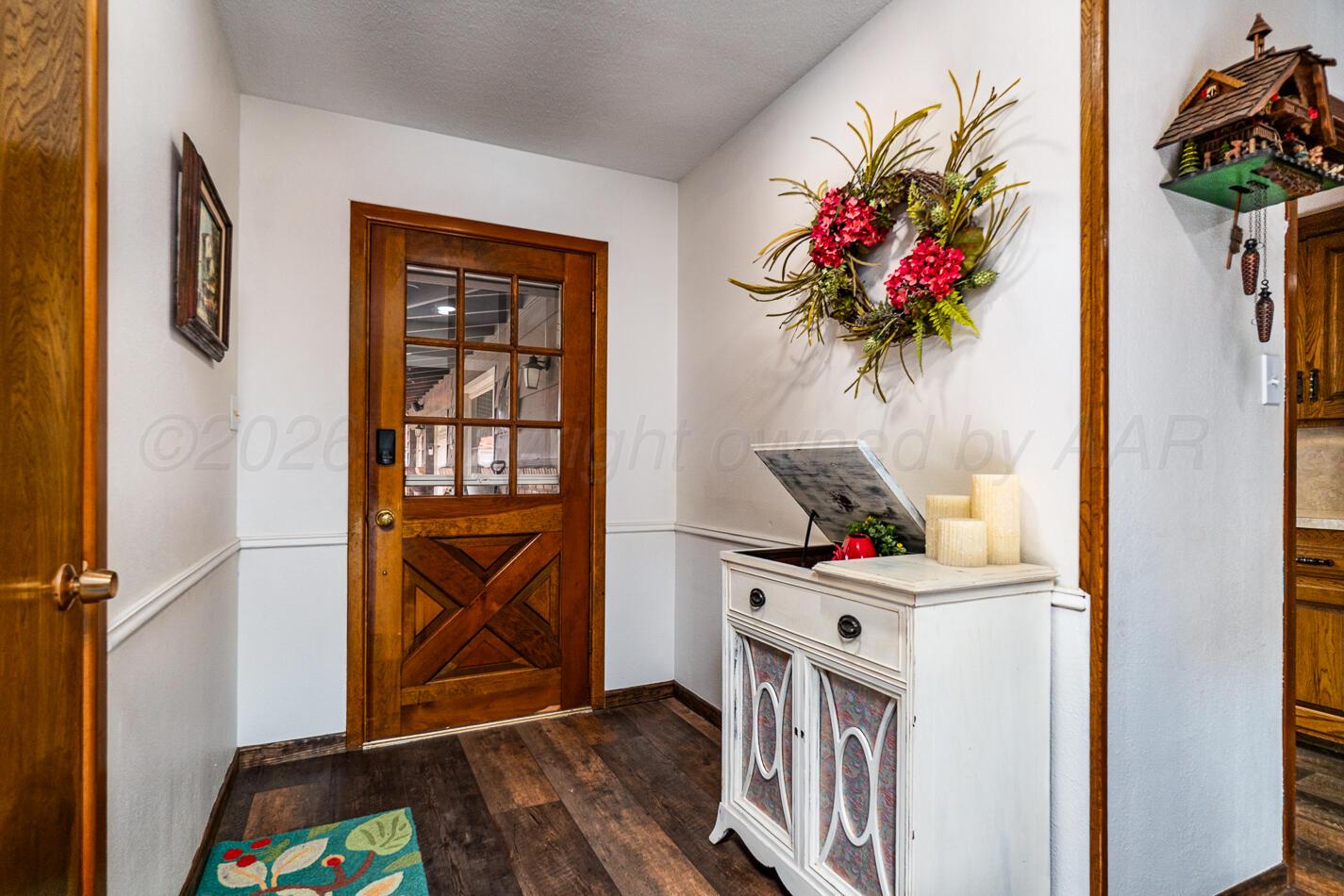210 Comanche Trail Property Photo 6