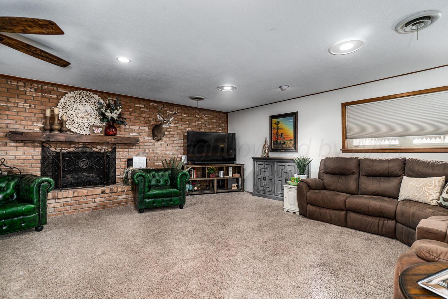 210 Comanche Trail Property Photo 8