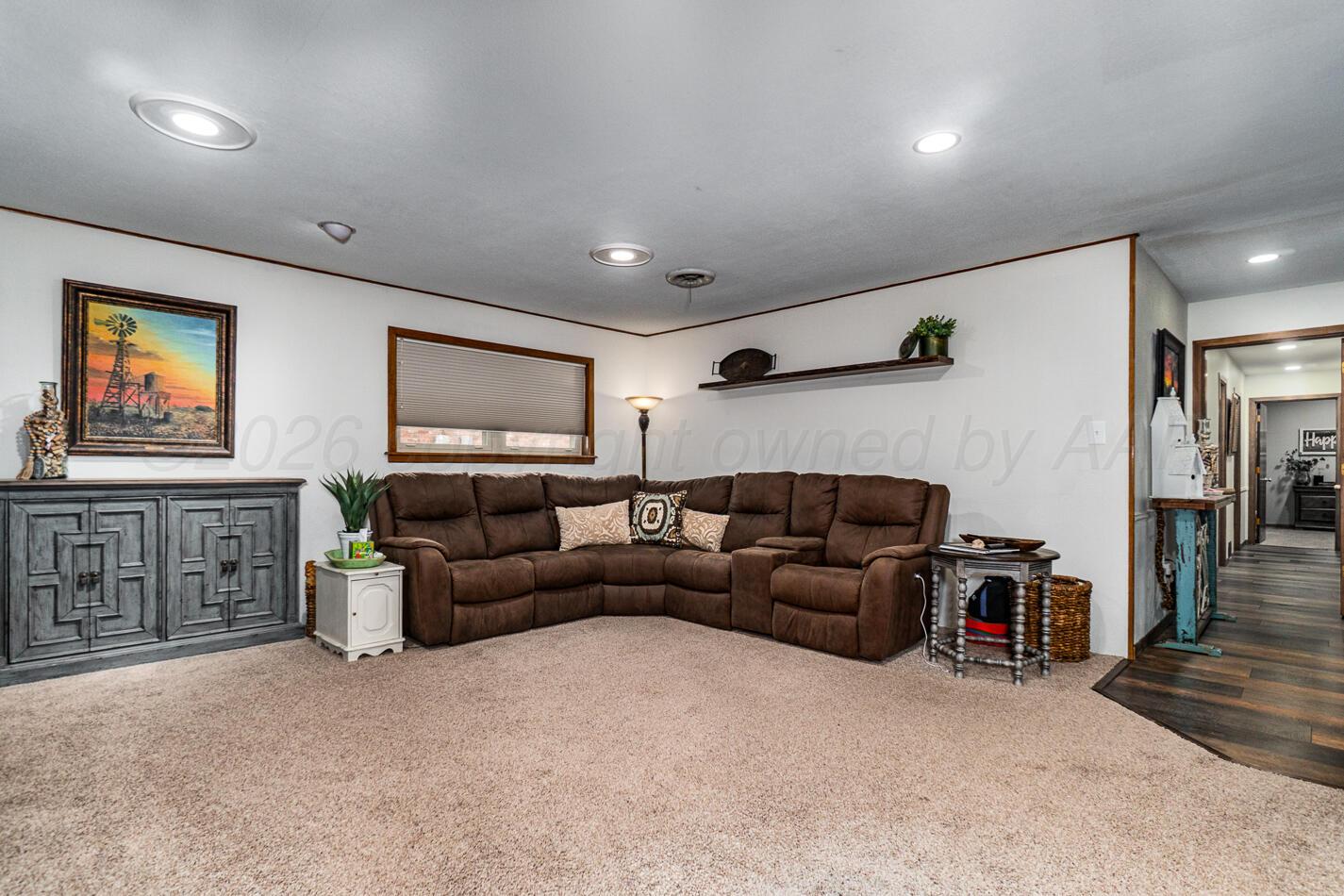 210 Comanche Trail Property Photo 9