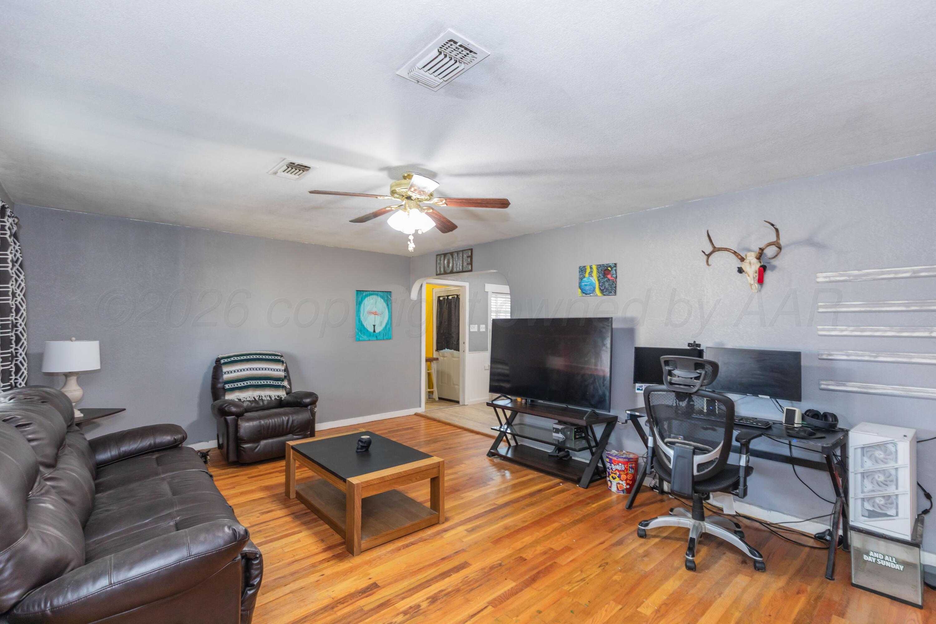 2114 Williston Street Property Photo 3