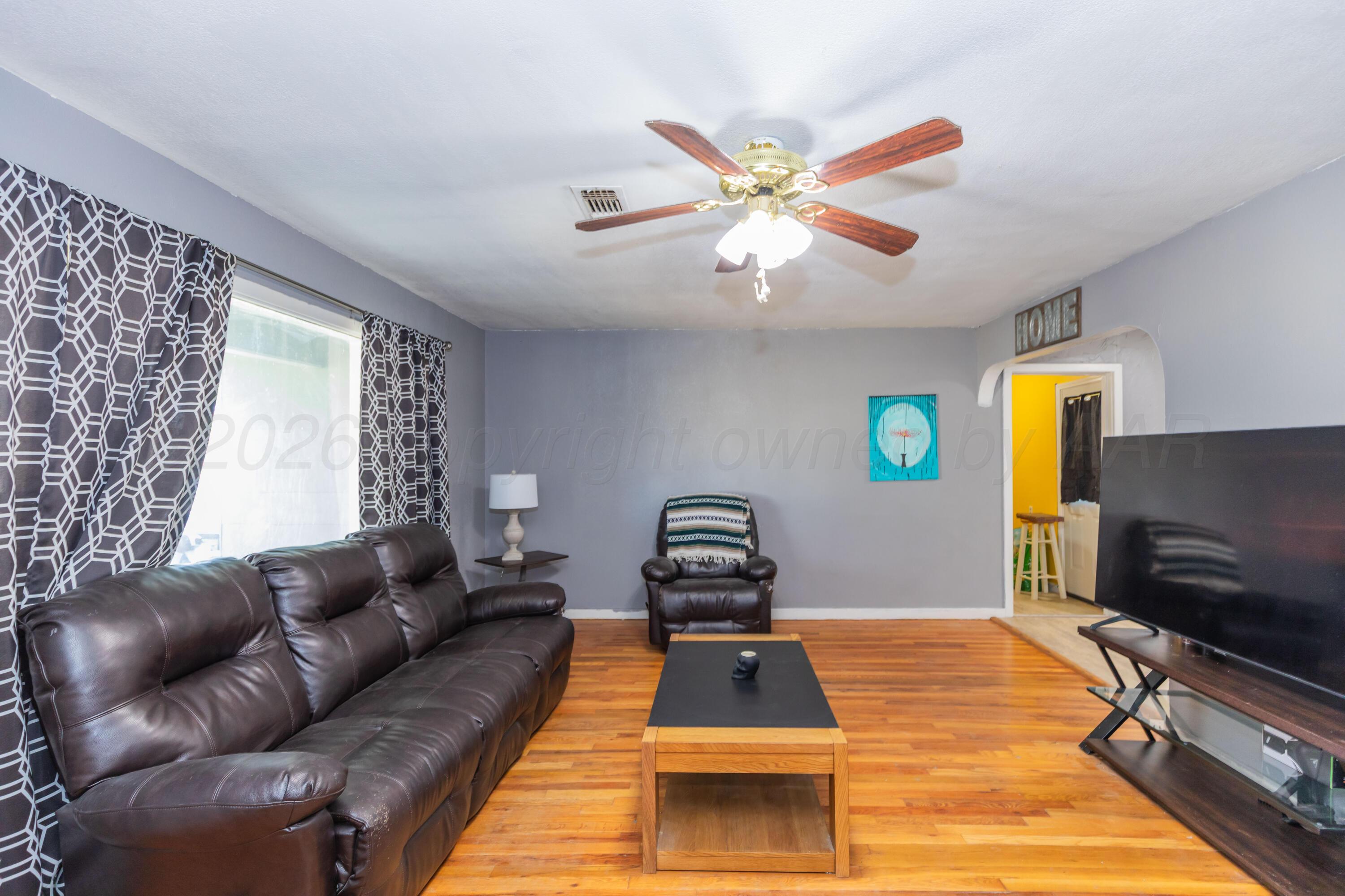 2114 Williston Street Property Photo 4