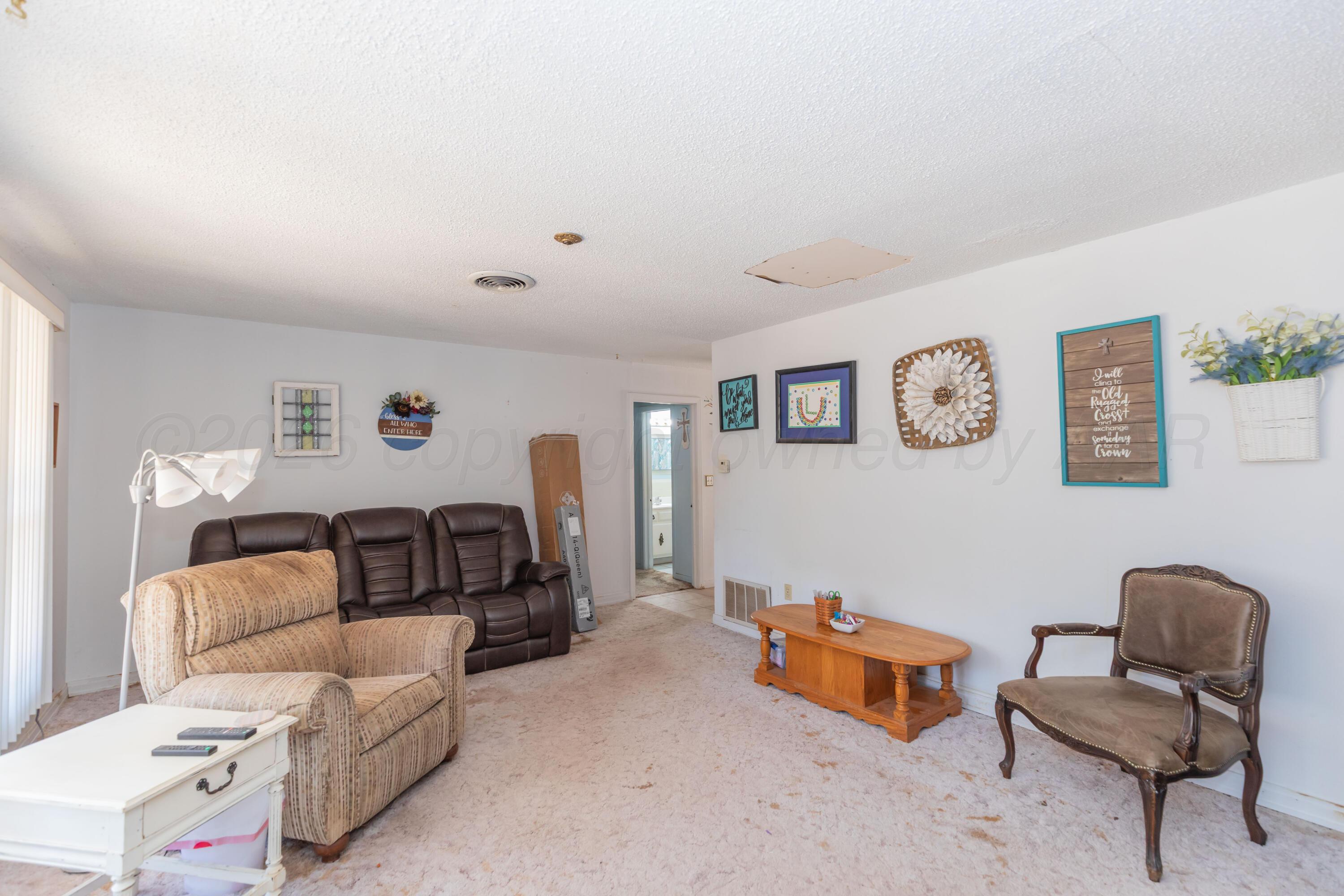 900 S Madden Street Property Photo 4