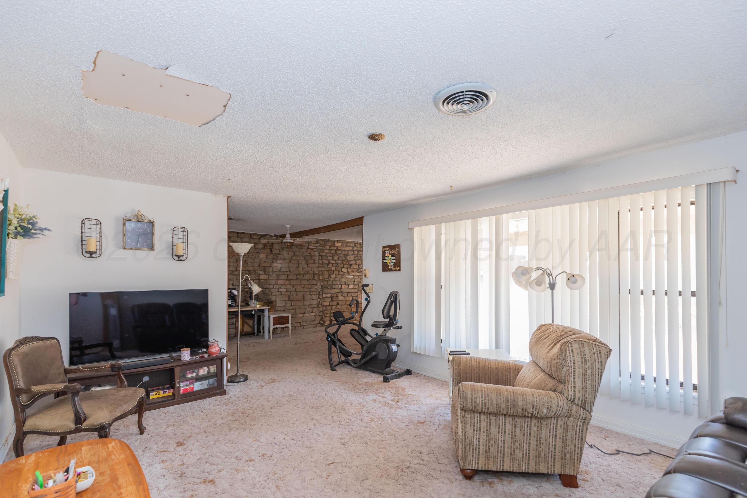 900 S Madden Street Property Photo 6