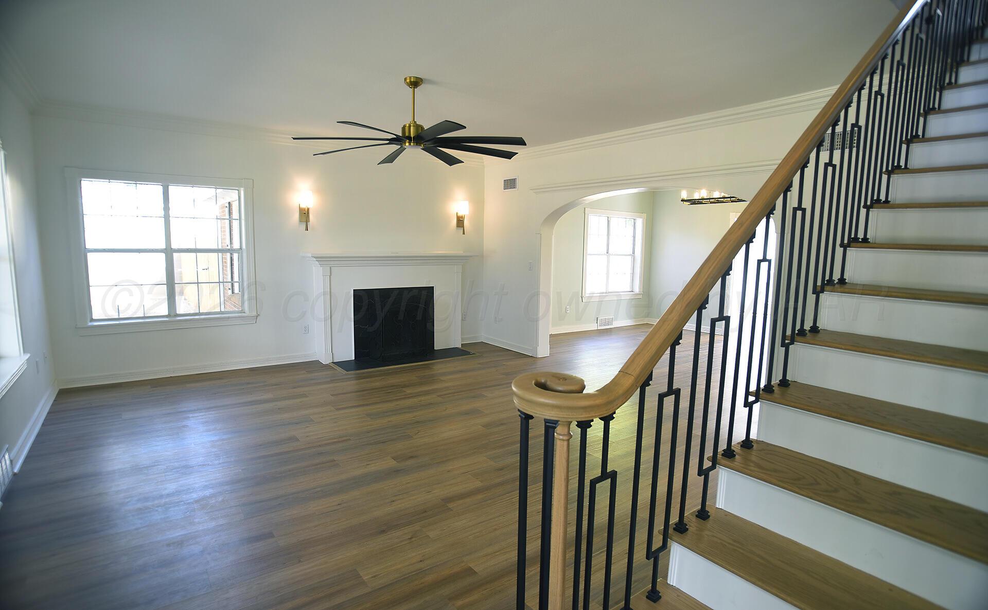 507 Crockett Street Property Photo 4