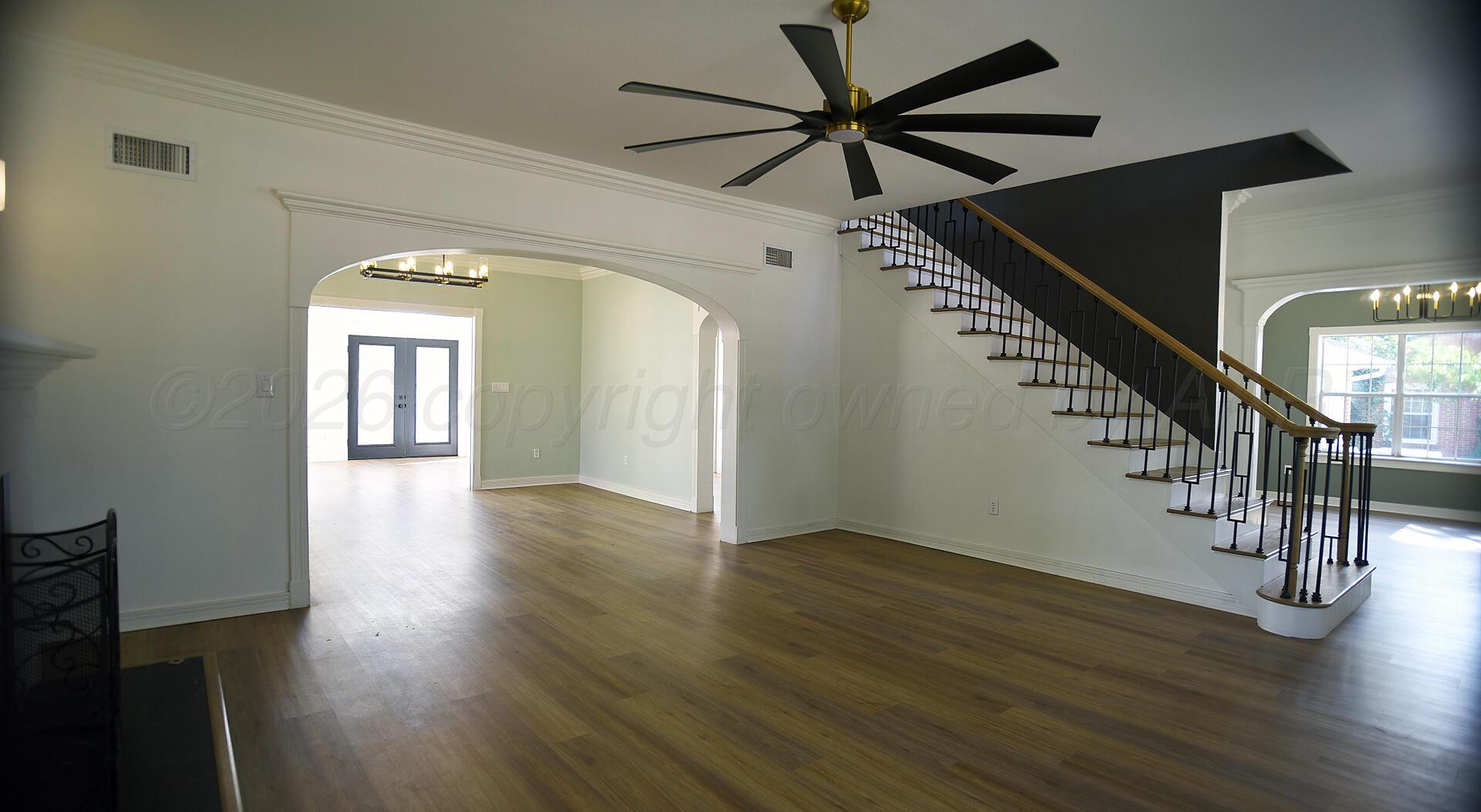 507 Crockett Street Property Photo 5