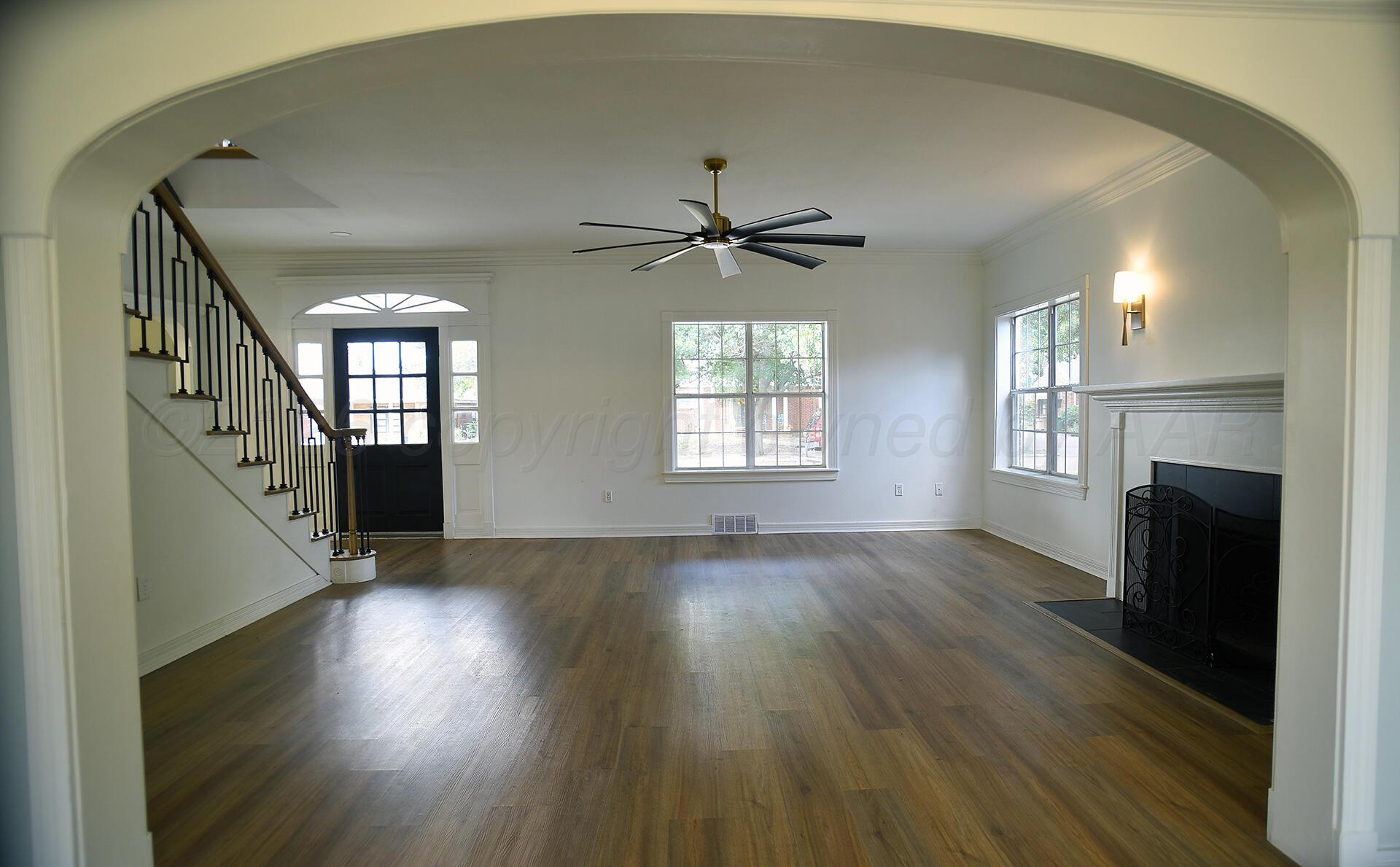 507 Crockett Street Property Photo 6