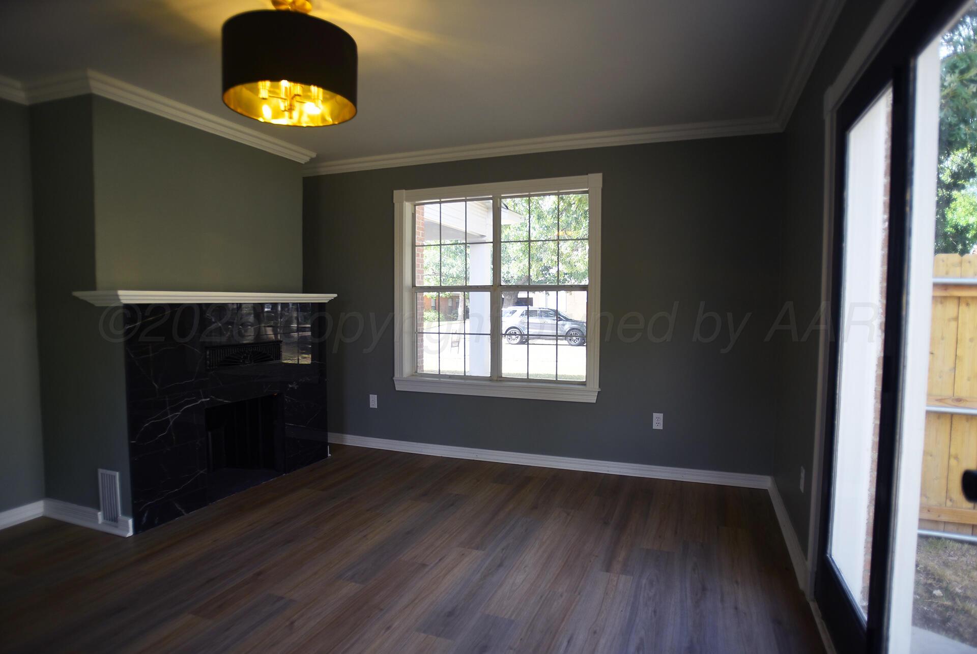 507 Crockett Street Property Photo 7