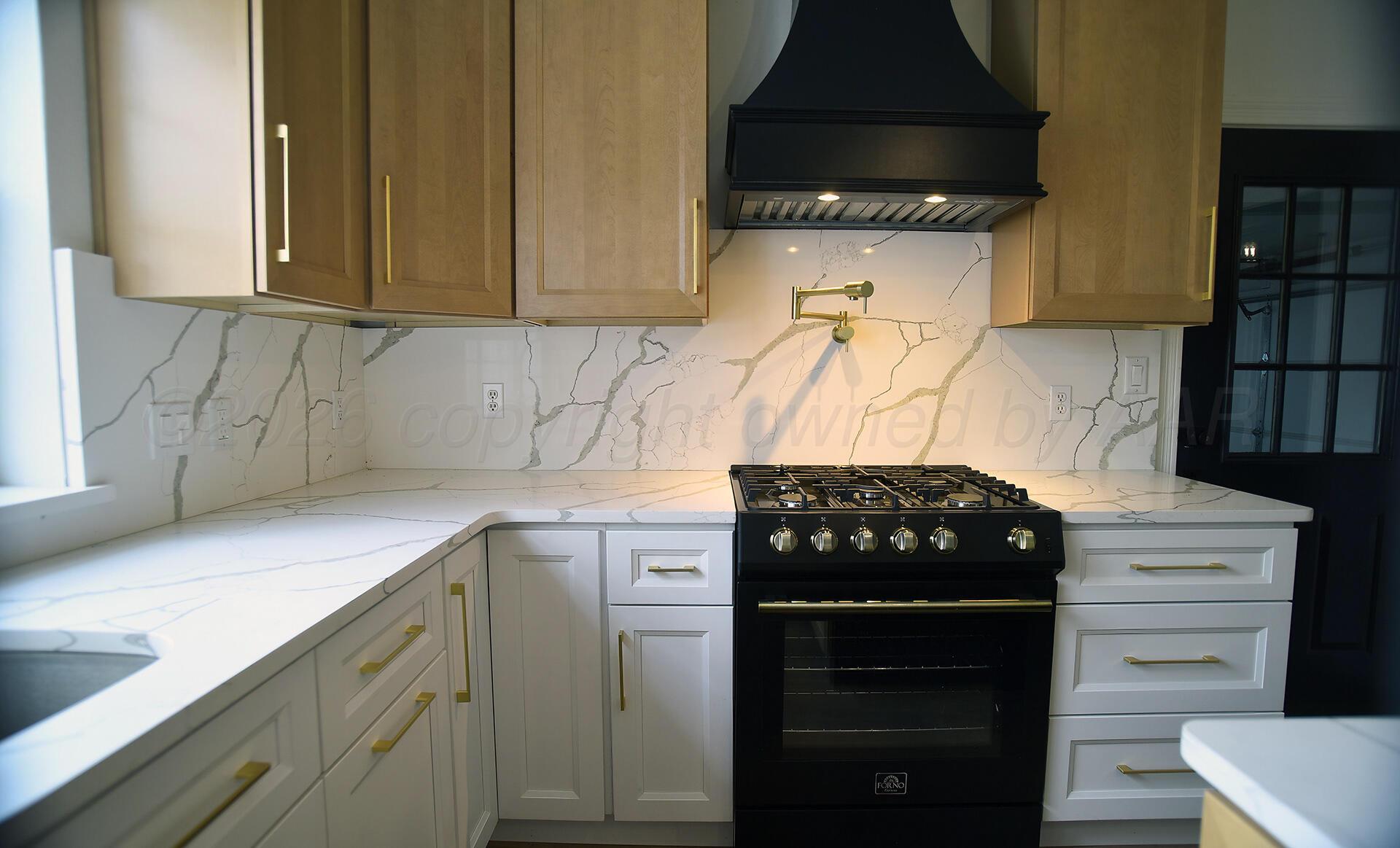 507 Crockett Street Property Photo 11