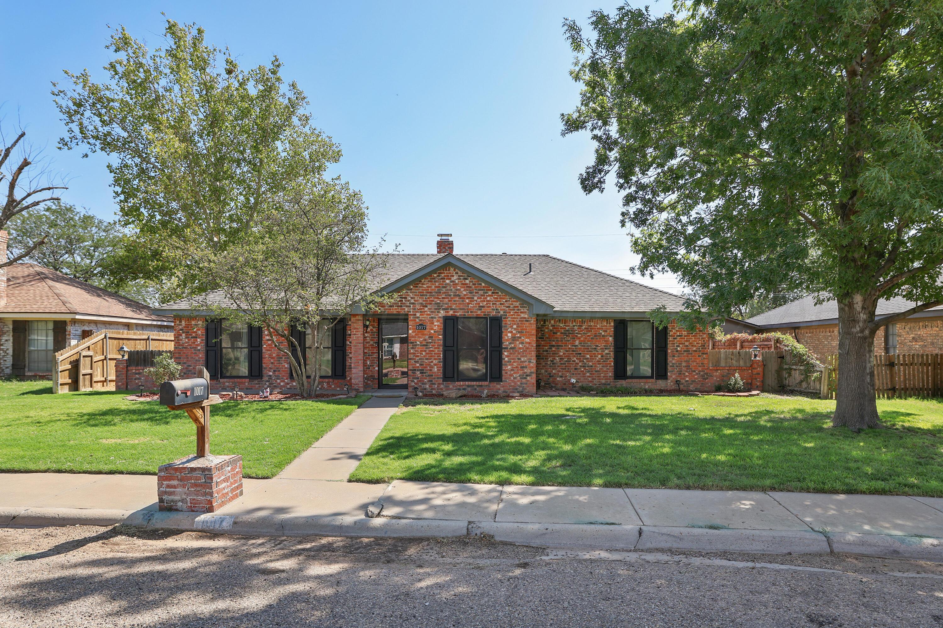 1017 Santa Fe Trail Property Photo 2
