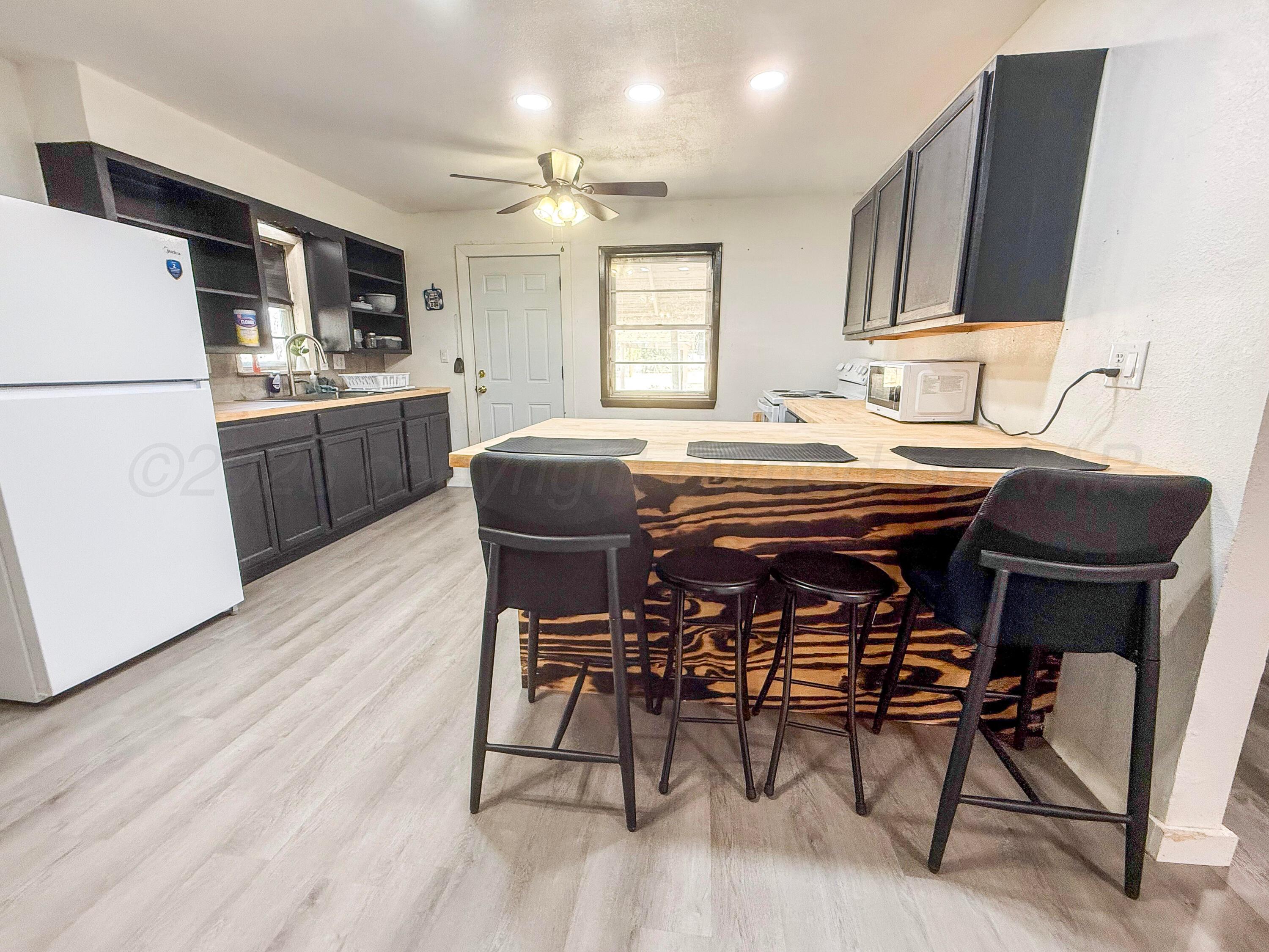 1621 W Dover Street Property Photo 1