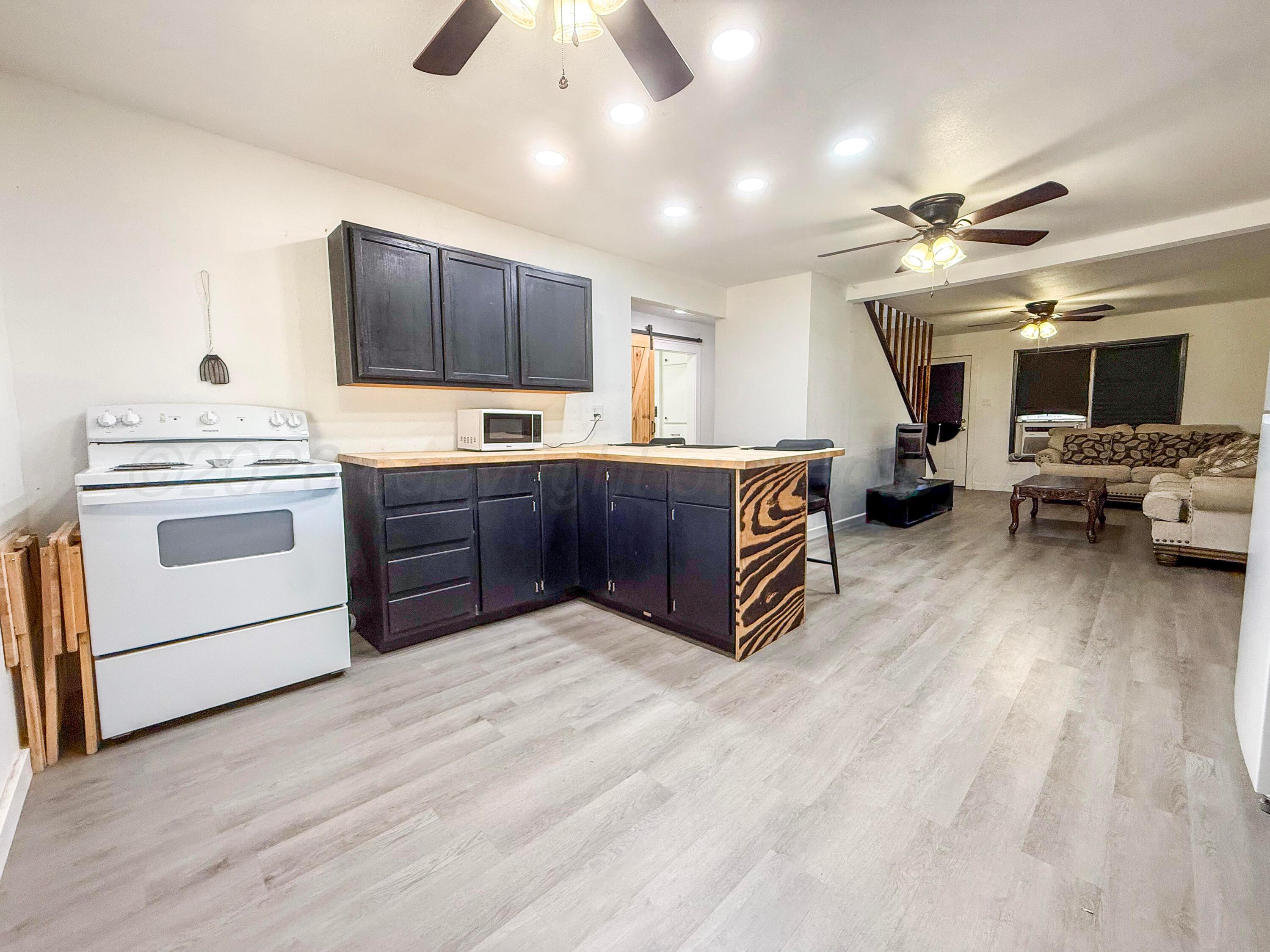 1621 W Dover Street Property Photo 2