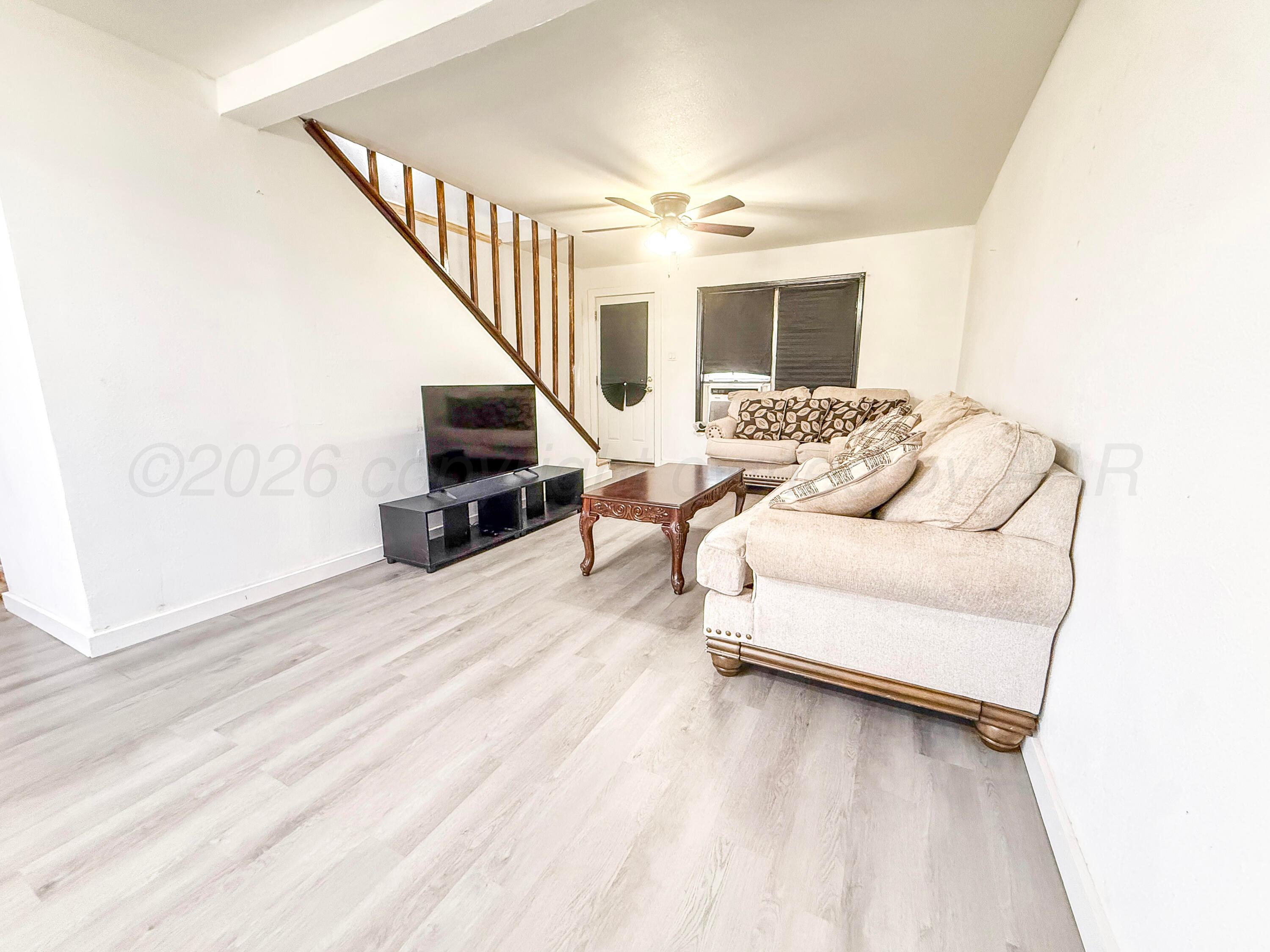 1621 W Dover Street Property Photo 4