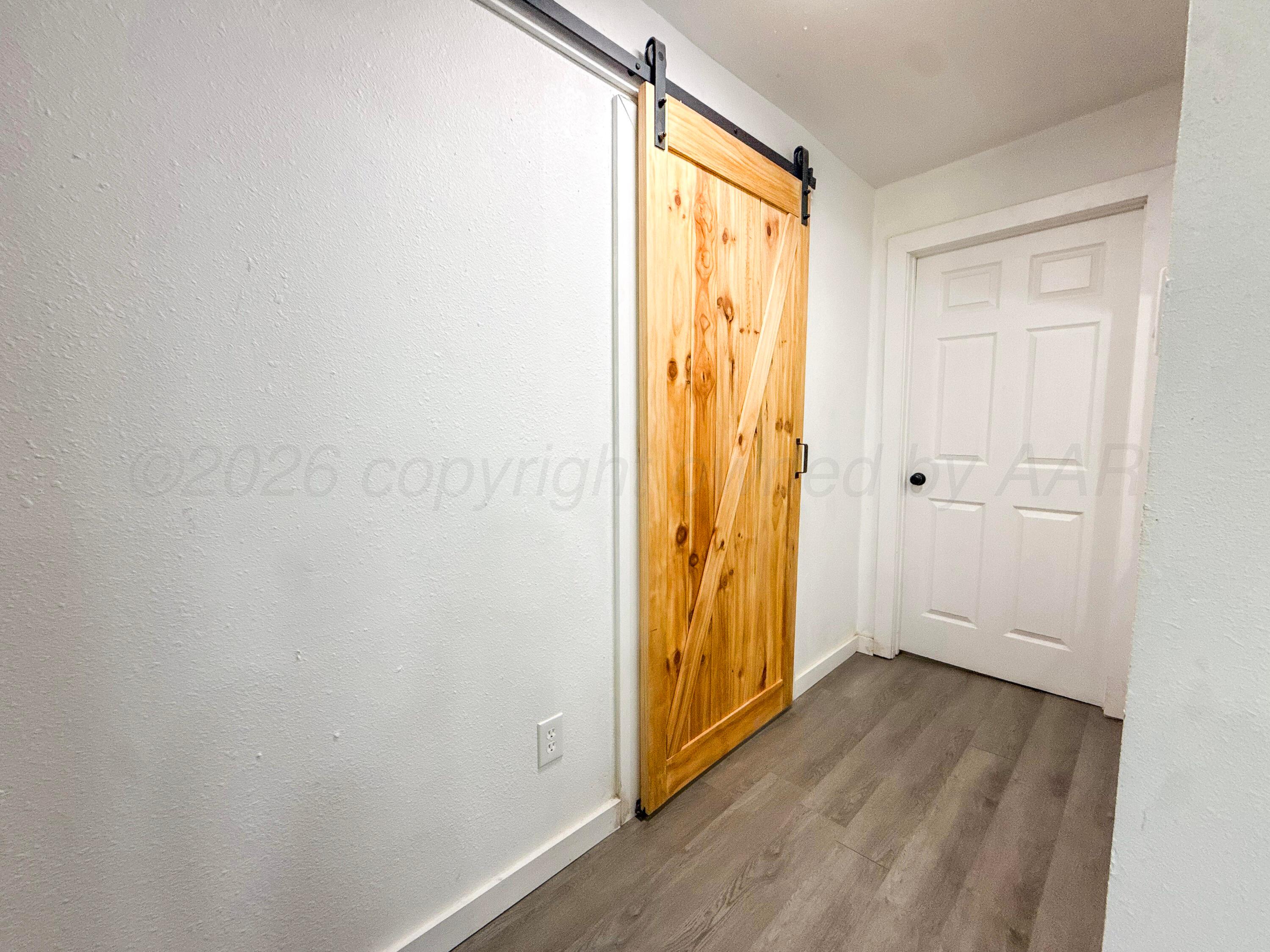 1621 W Dover Street Property Photo 5