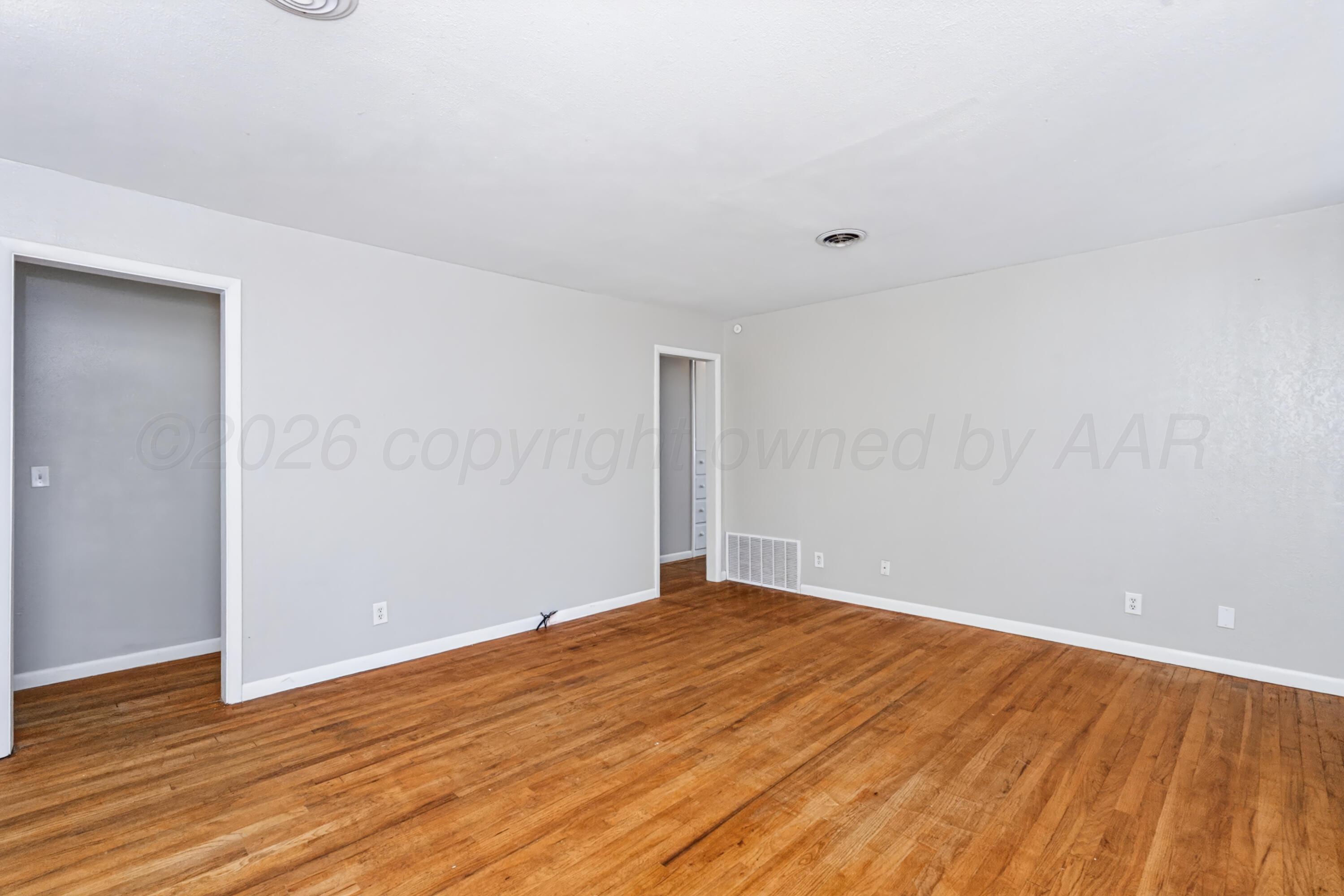 4119 Crockett Street Property Photo 3