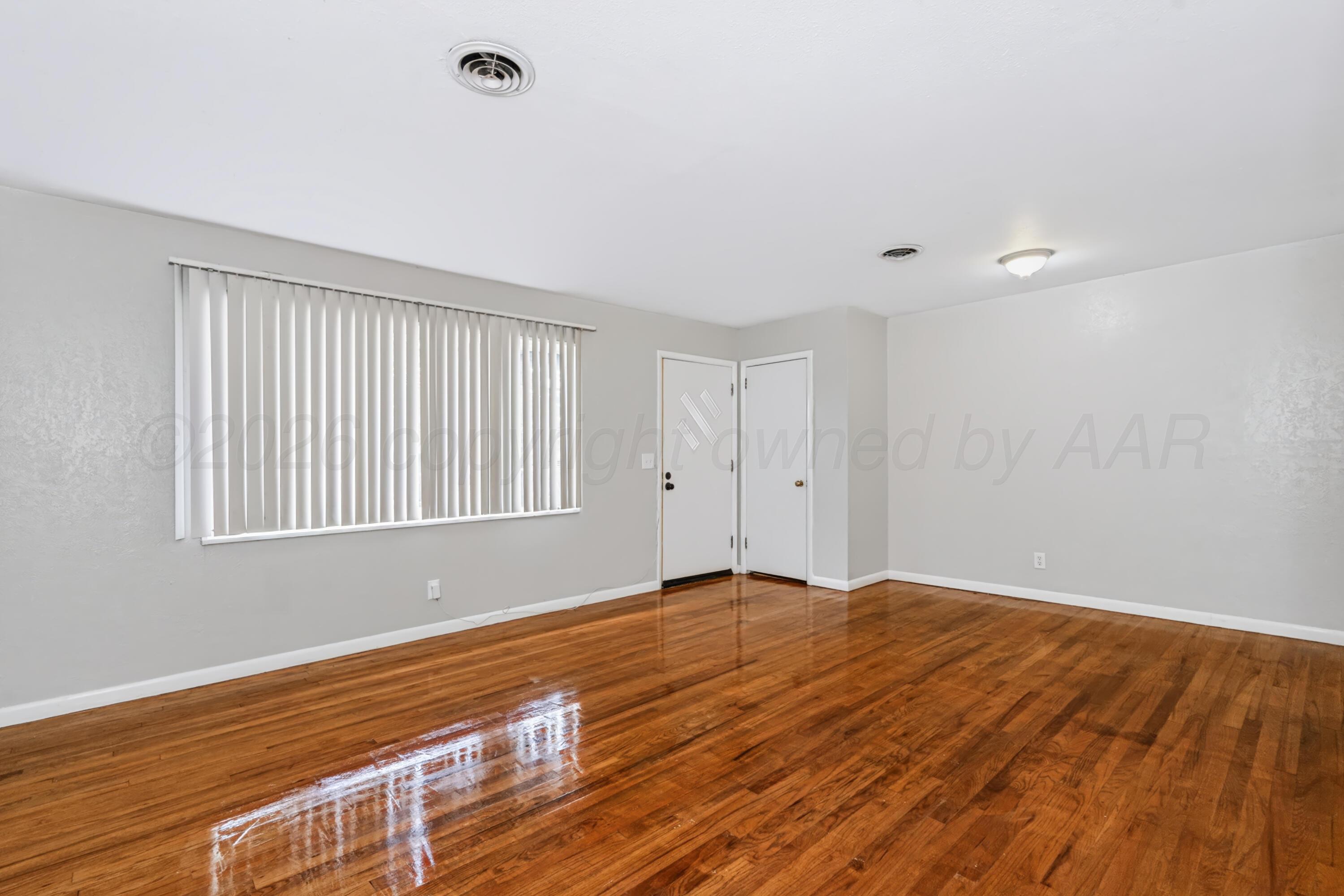 4119 Crockett Street Property Photo 4